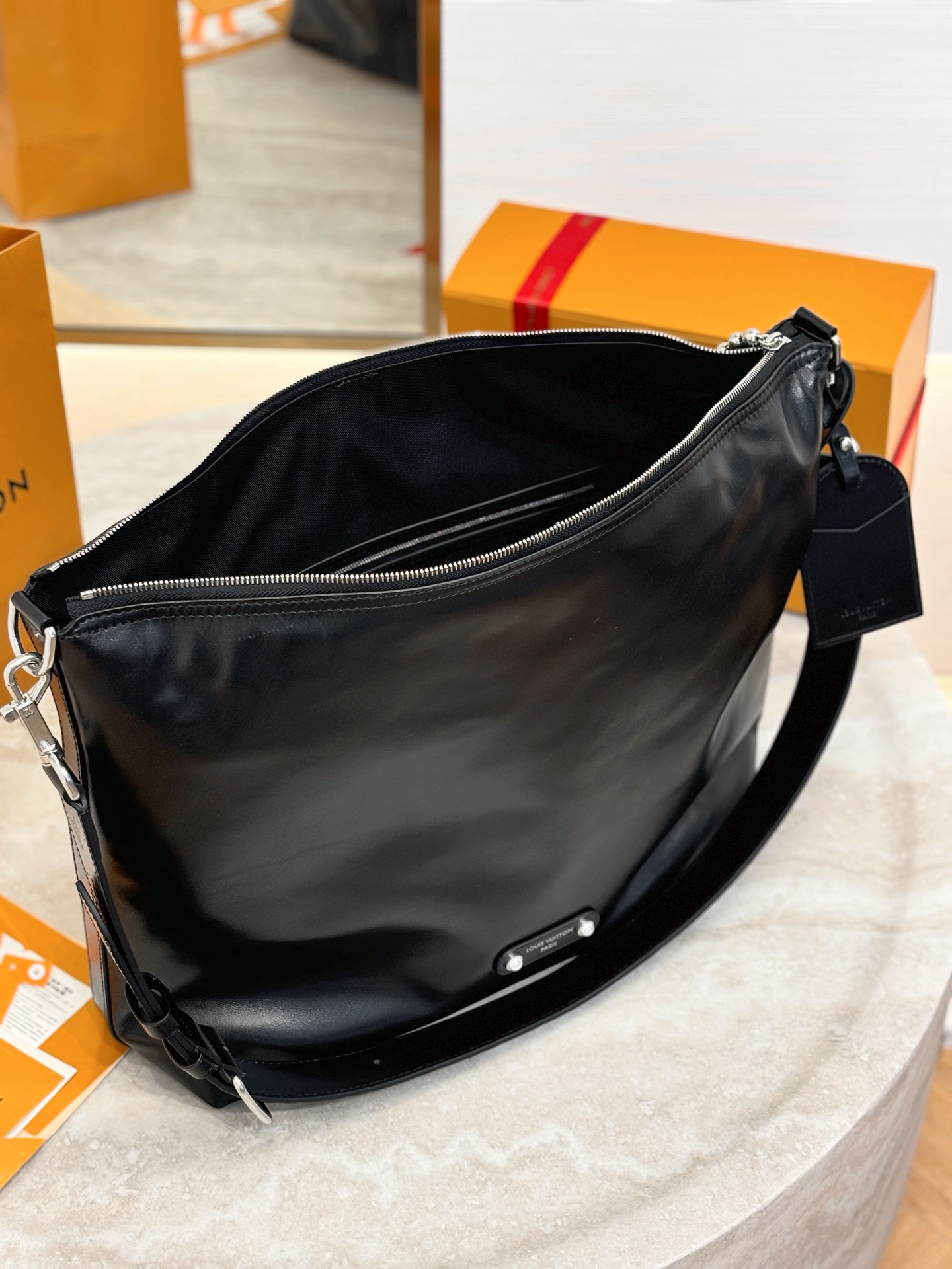 Louis Vuitton M13986 Vagabond Hobo Black Calf leather
