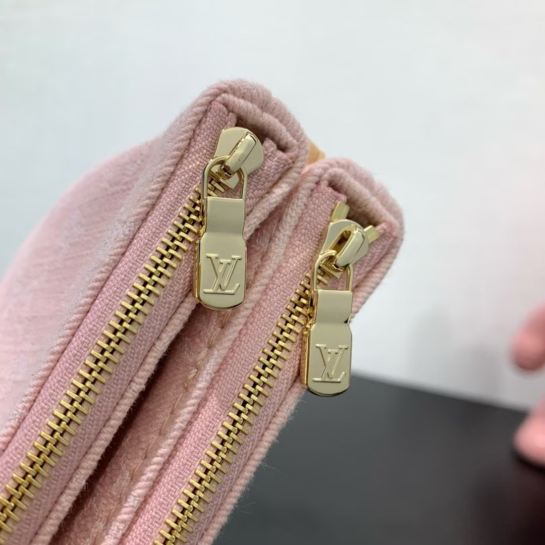 Louis Vuitton M14159 Liv Pochette  Washed Pink