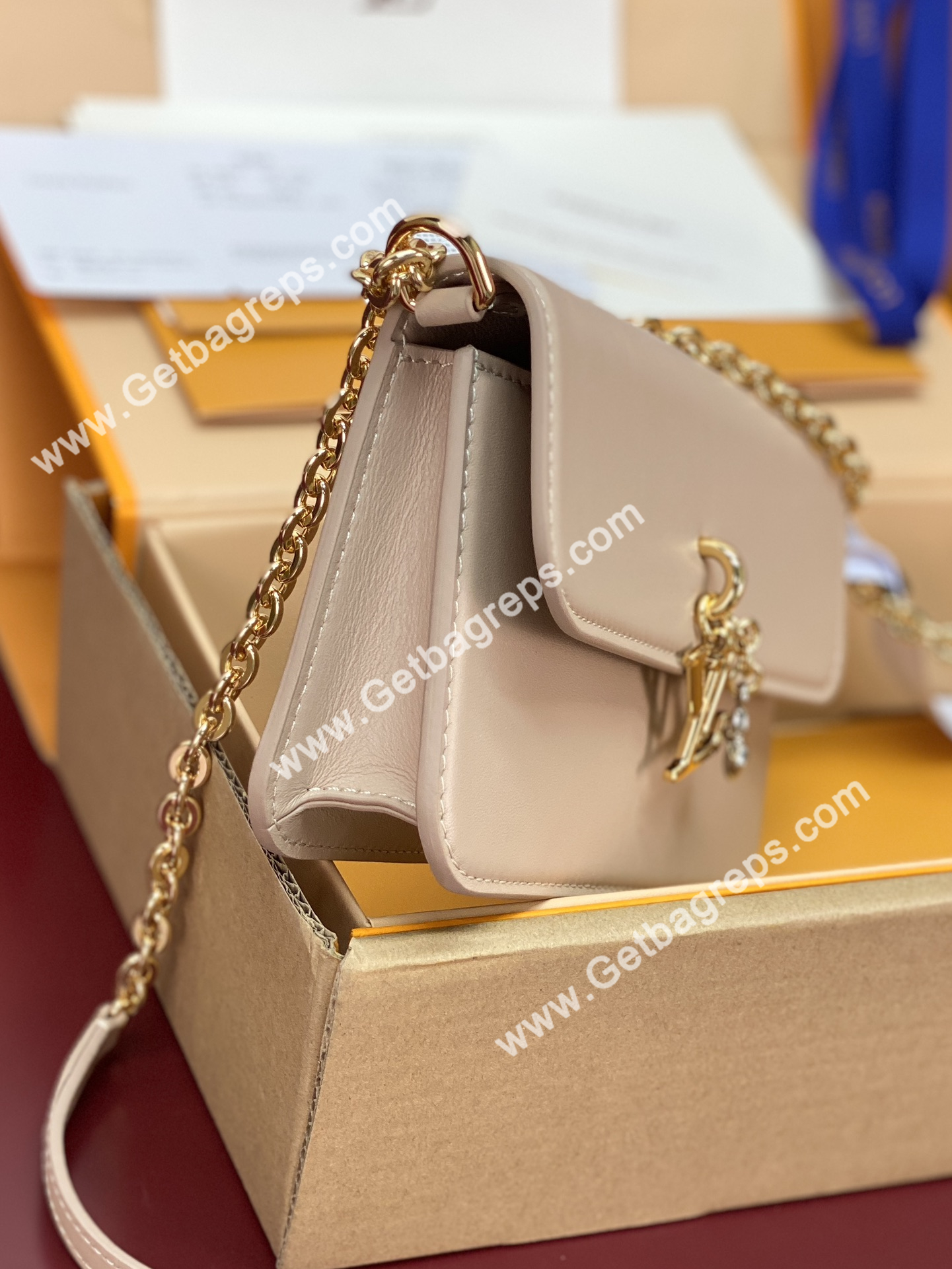 Louis Vuitton M14581 Wallet On Chain LV Bloom LOUIS VUITTON Sand