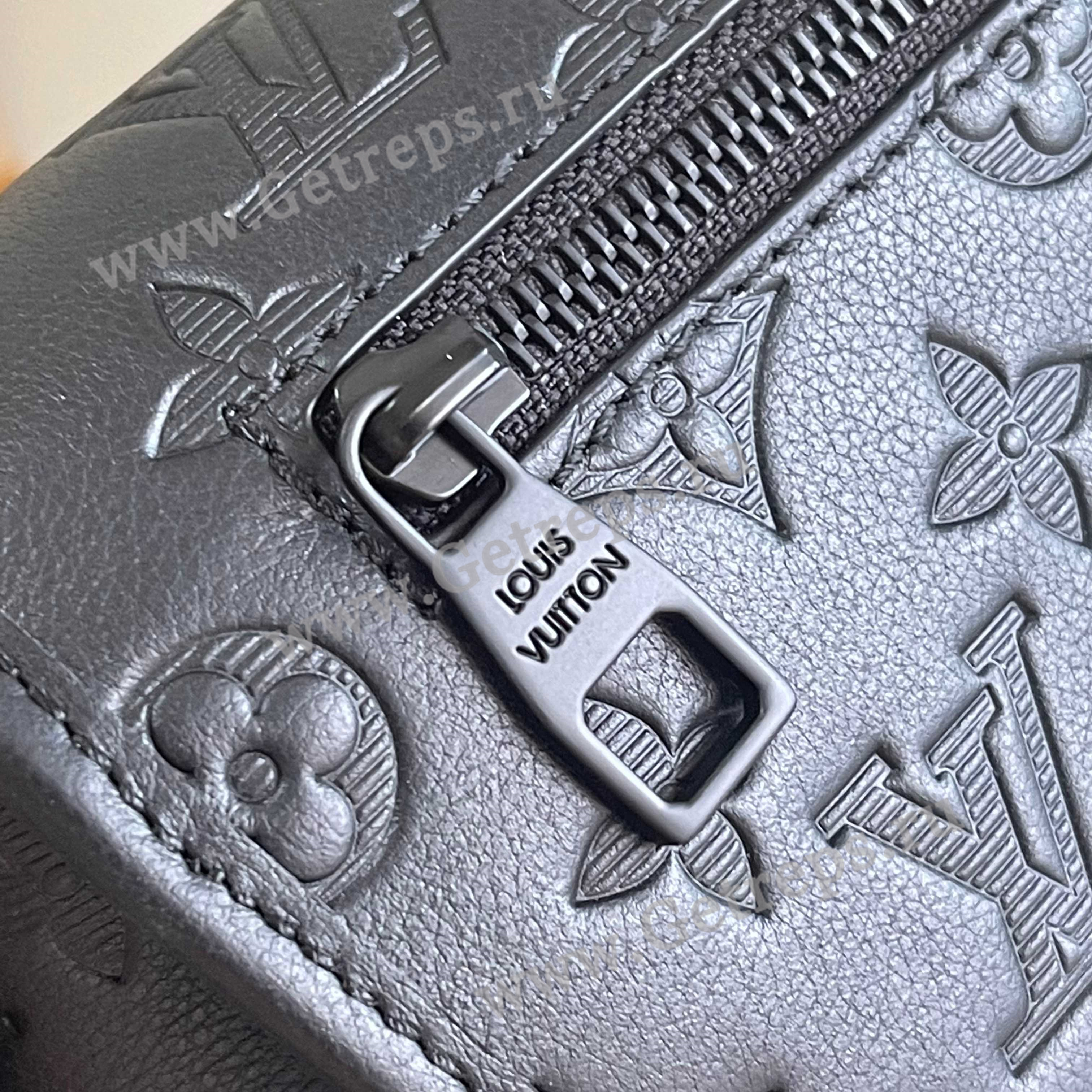 Louis Vuitton M14912 Pulse Messenger Black