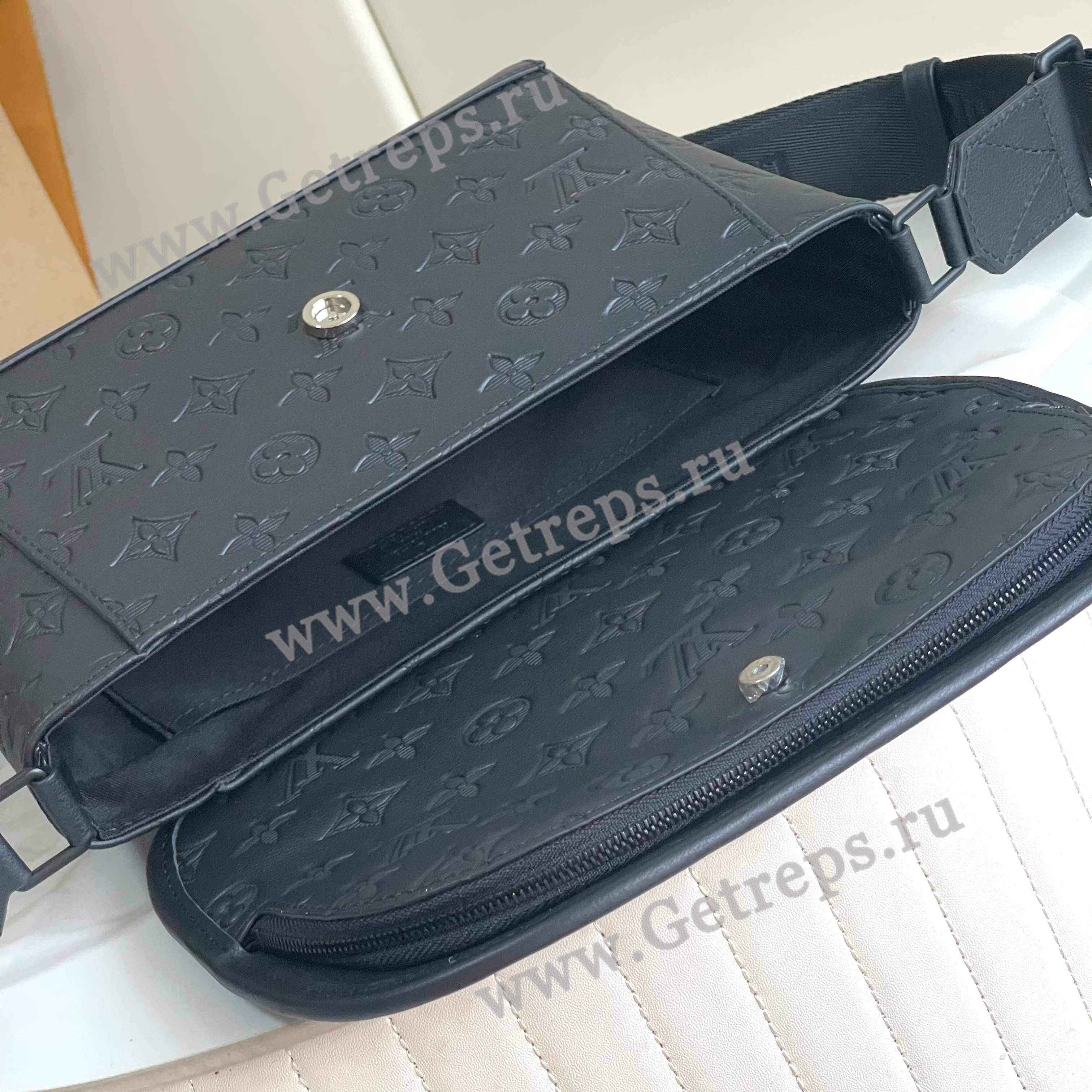 Louis Vuitton M14912 Pulse Messenger Black