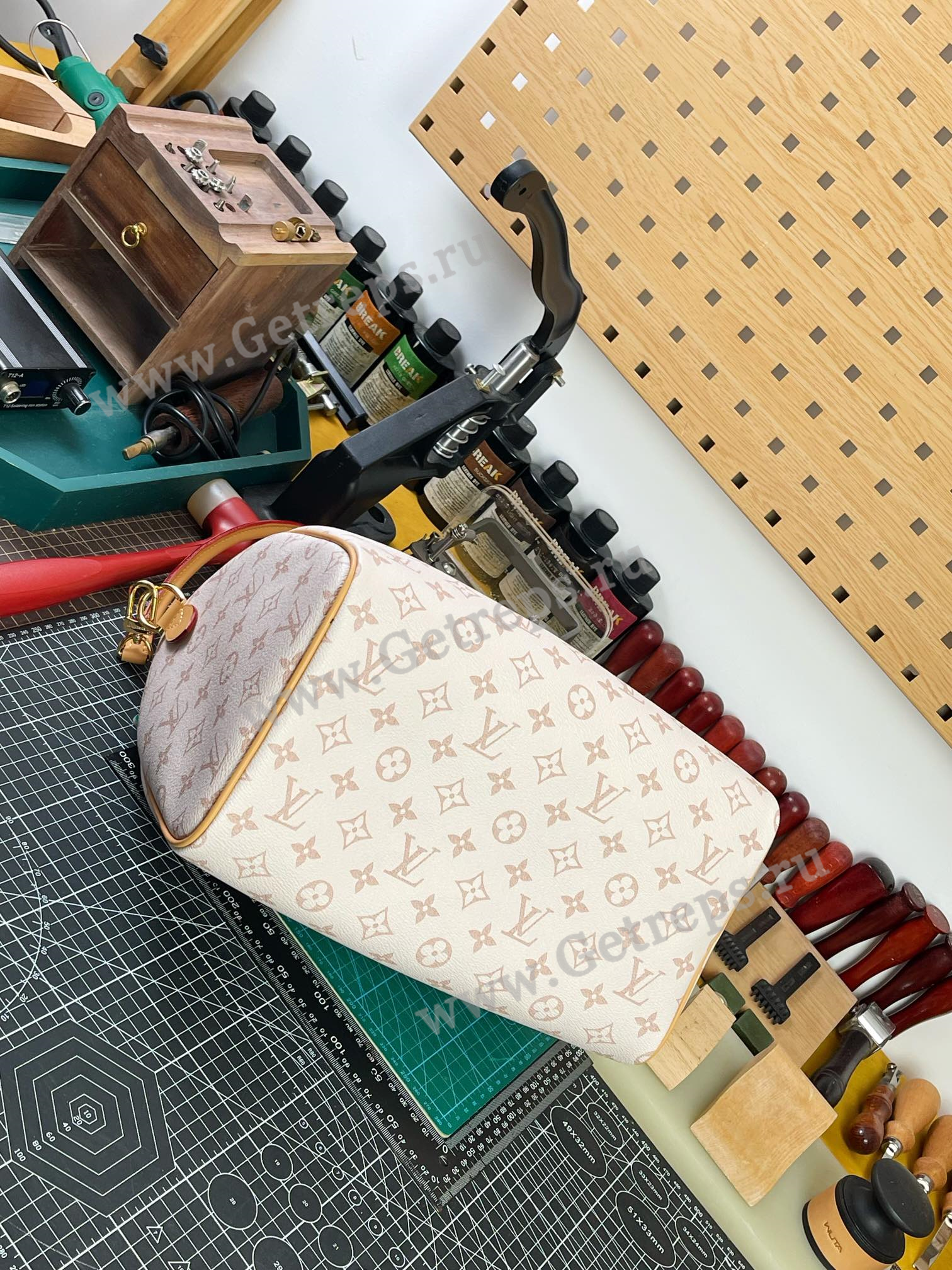 Louis Vuitton M15108 Speedy Soft 30 Lucky