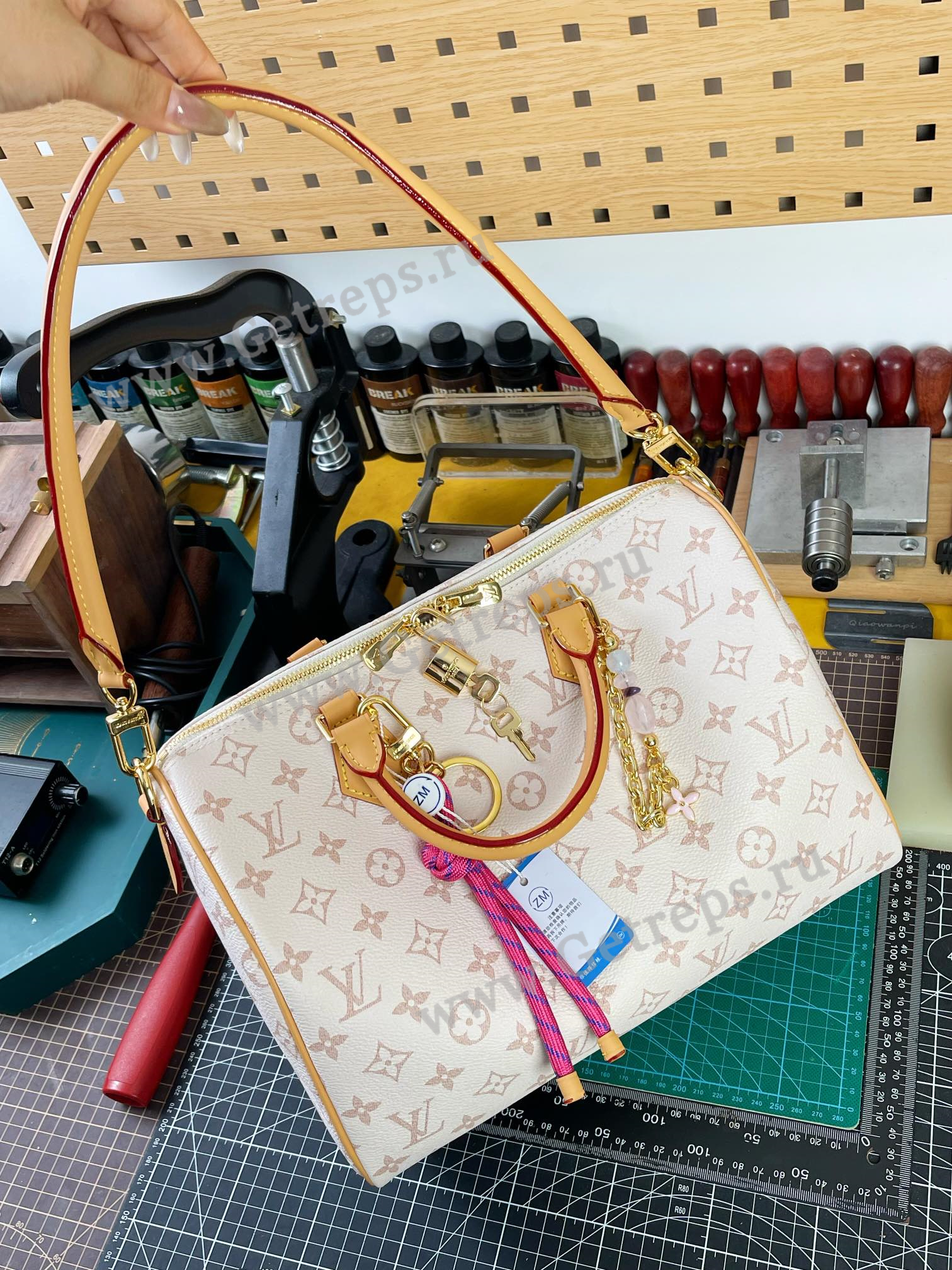 Louis Vuitton M15108 Speedy Soft 30 Lucky