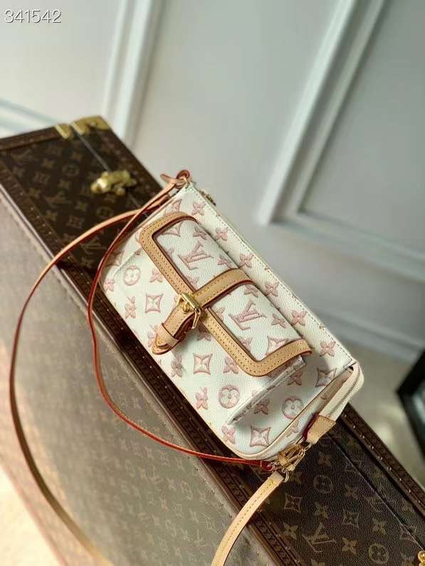 Louis Vuitton M20920 Maxi Multi Pochette Accessoires Handbag  Monogram Coated Canvas Beige