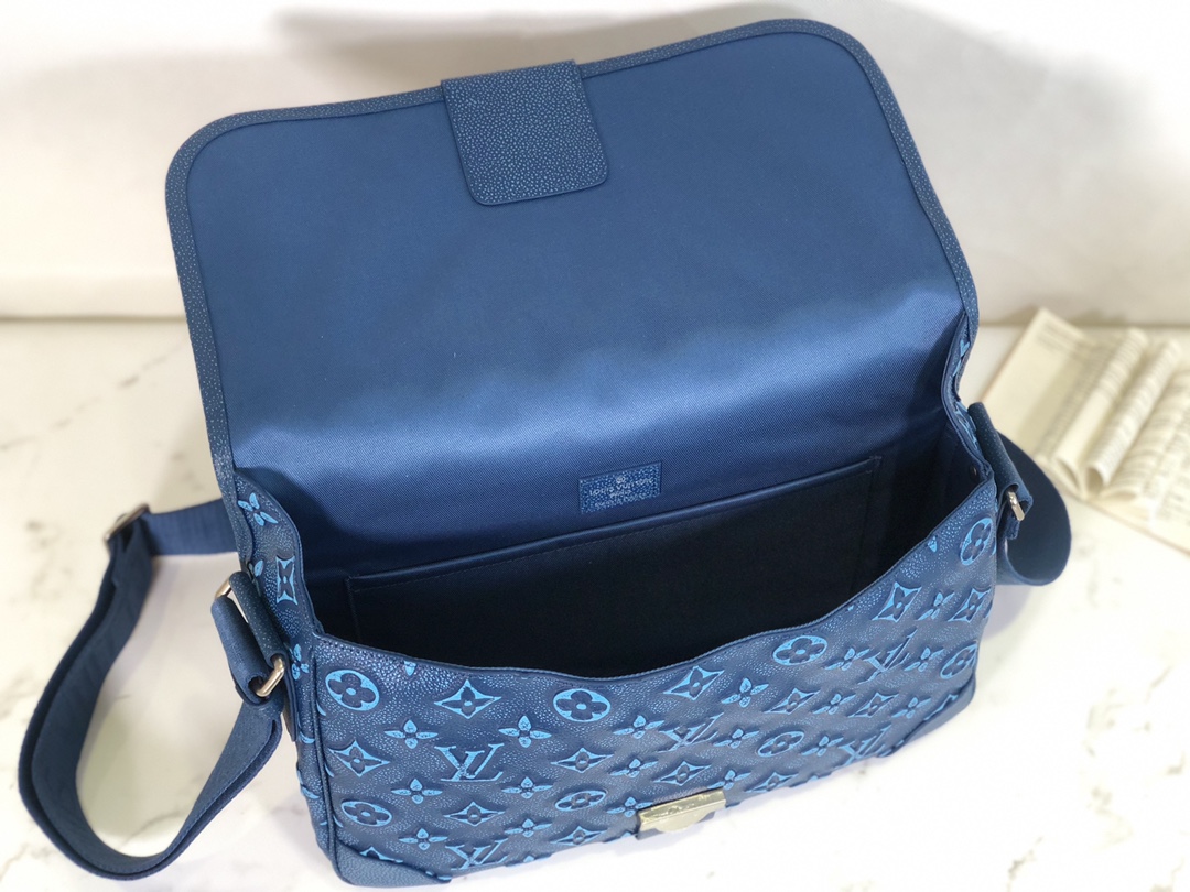 Louis Vuitton M21358 Archy Messenger MM Bag Cowhide leather Blue