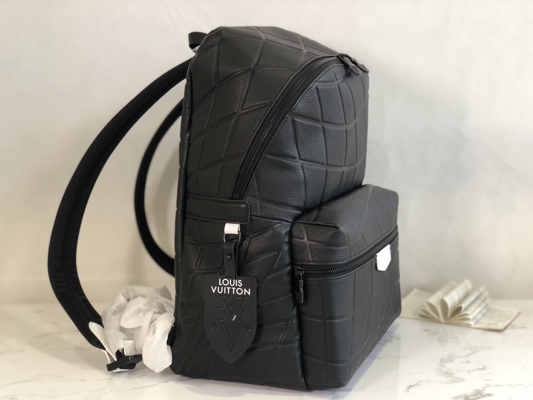 Louis Vuitton M21391 Discovery Backpack Taurillon Calf Leather