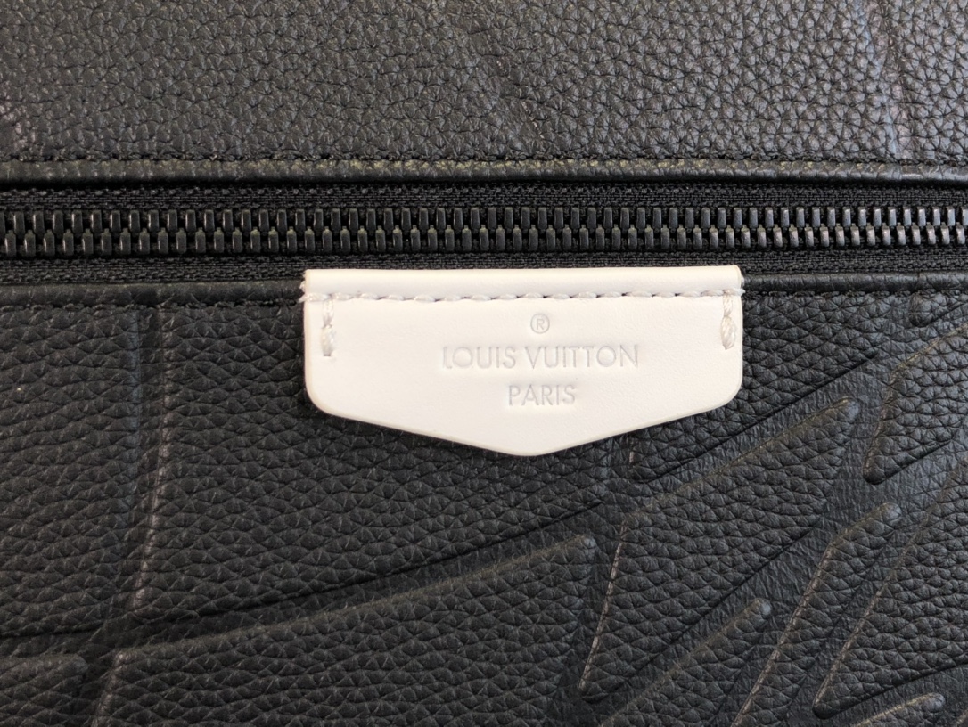 Louis Vuitton M21391 Discovery Backpack Taurillon Calf Leather