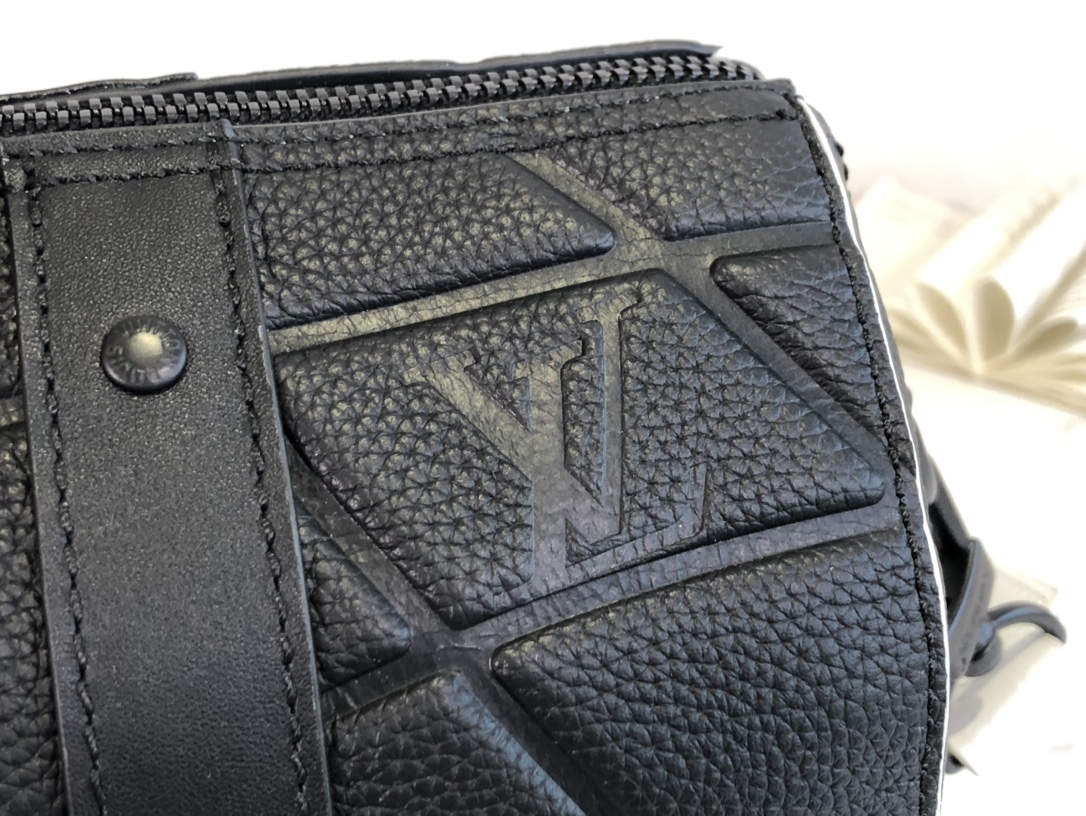 Louis Vuitton M21543 City Keepall Bag Taurillon calf leather