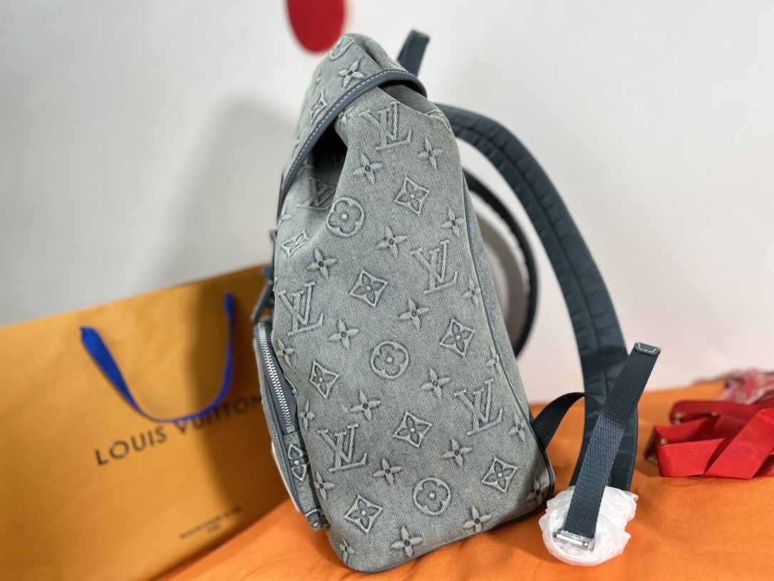 Louis Vuitton M22534 Montsouris Backpack