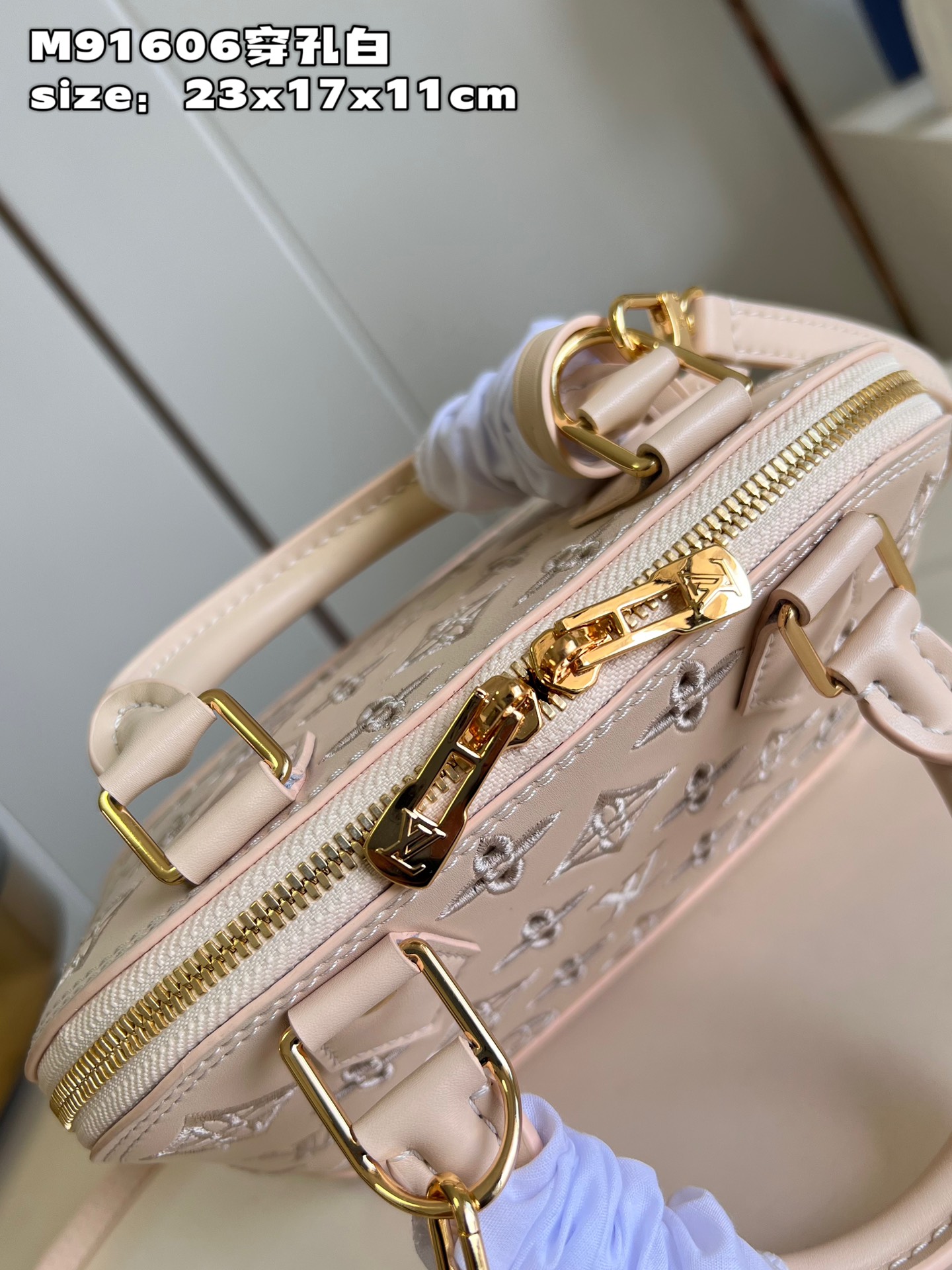 Louis Vuitton M22878 Openwork Soft Calfskin Beige