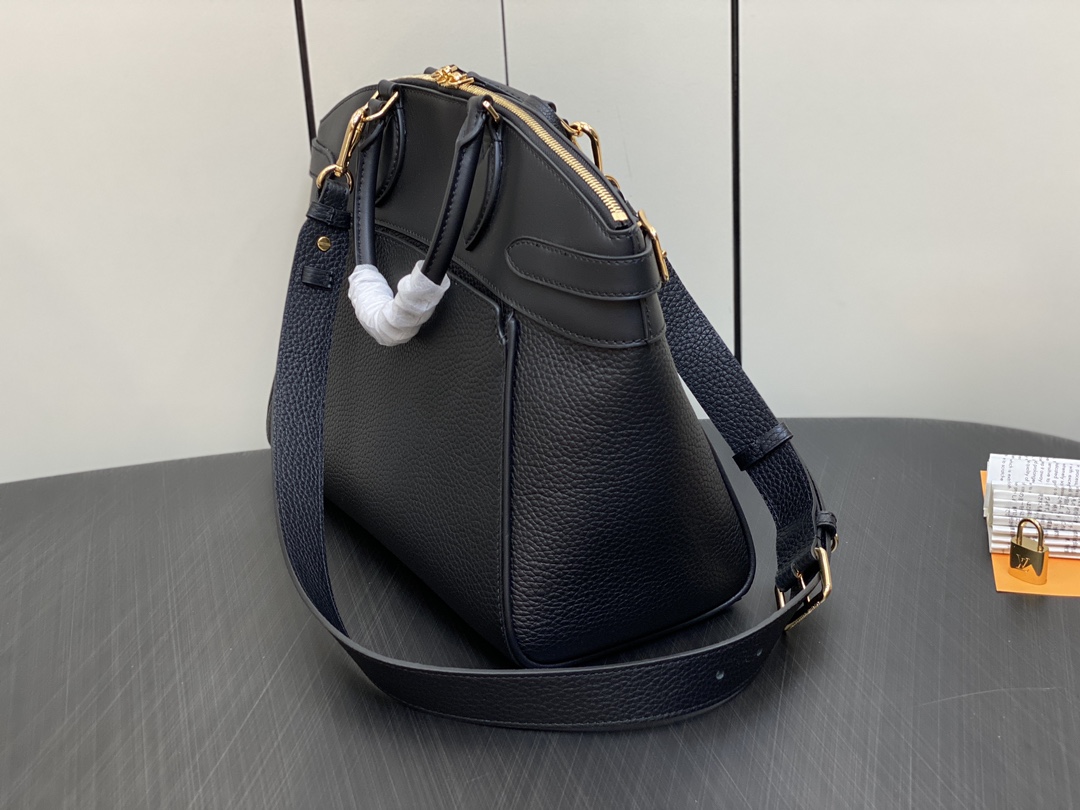 Louis Vuitton M22914 Lock It MM Taurillon Leather Smooth Calfskin Black