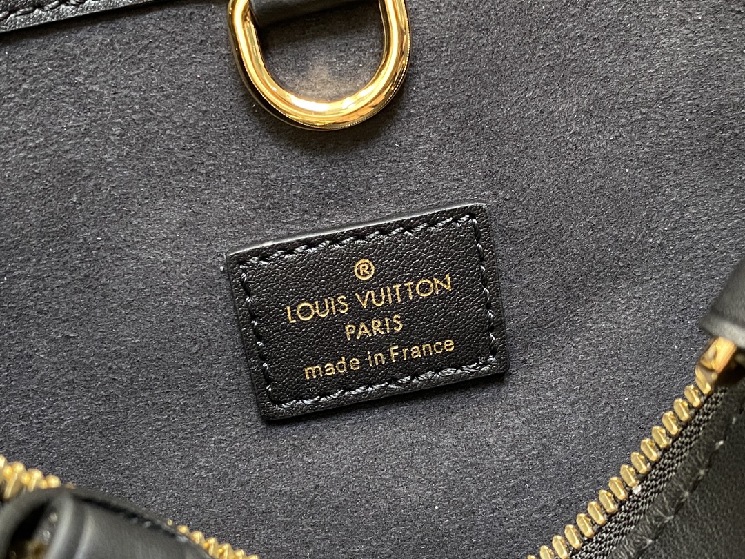 Louis Vuitton M22914 Lock It MM Taurillon Leather Smooth Calfskin Black