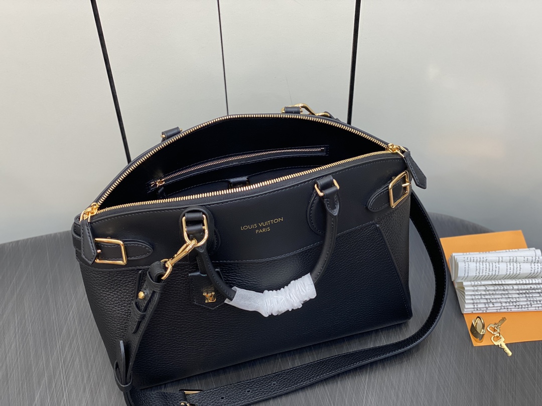 Louis Vuitton M22914 Lock It MM Taurillon Leather Smooth Calfskin Black