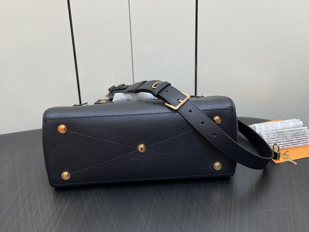 Louis Vuitton M22914 Lock It MM Taurillon Leather Smooth Calfskin Black