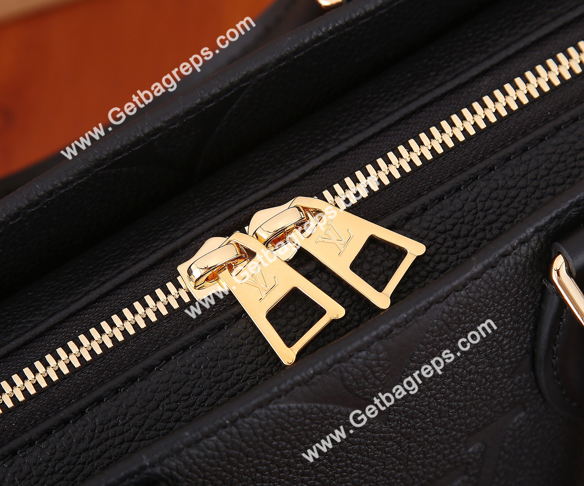 Louis Vuitton M23640 OnTheGo East West Embossed Grained Cowhide Leather Black