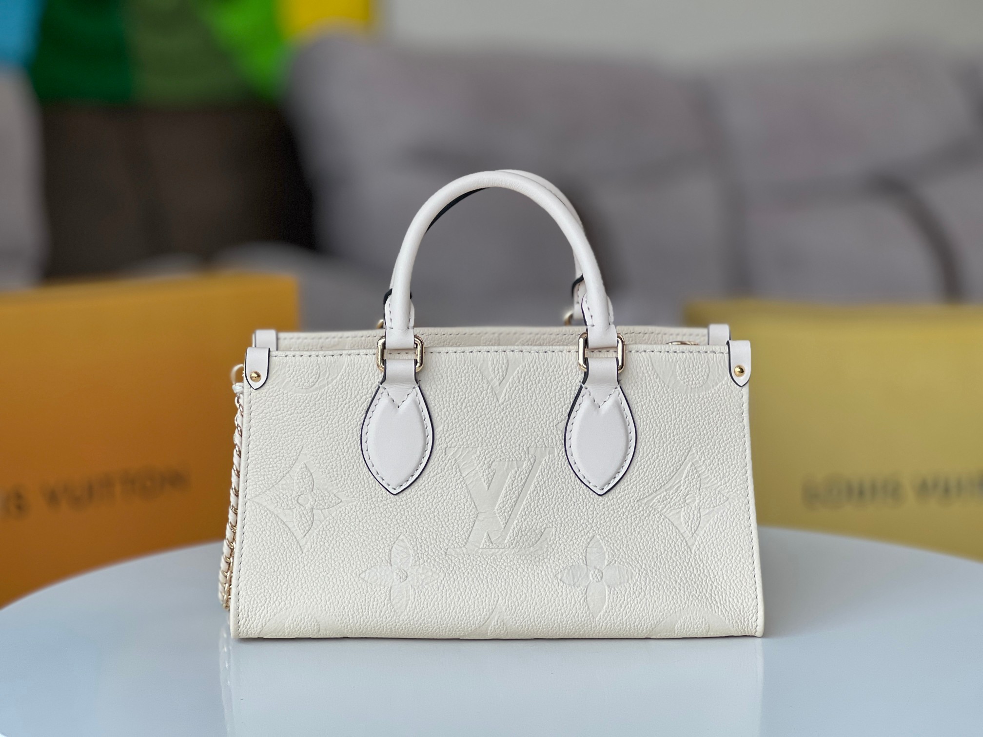 Louis Vuitton M23640 OnTheGo East West White Embossed grained cowhide leather