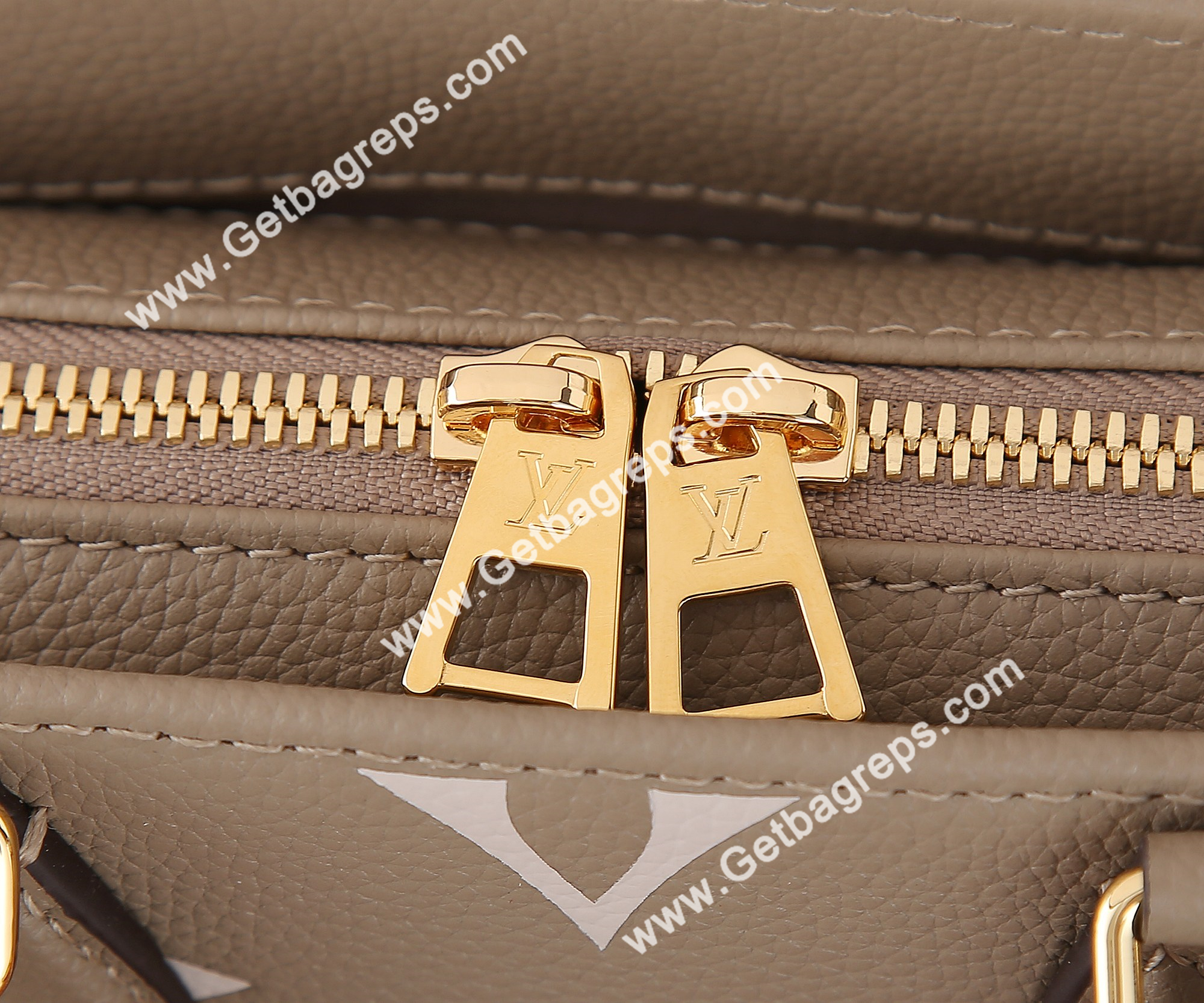 Louis Vuitton M23641 OnTheGo East West Embossed Grained Cowhide Leather Cream