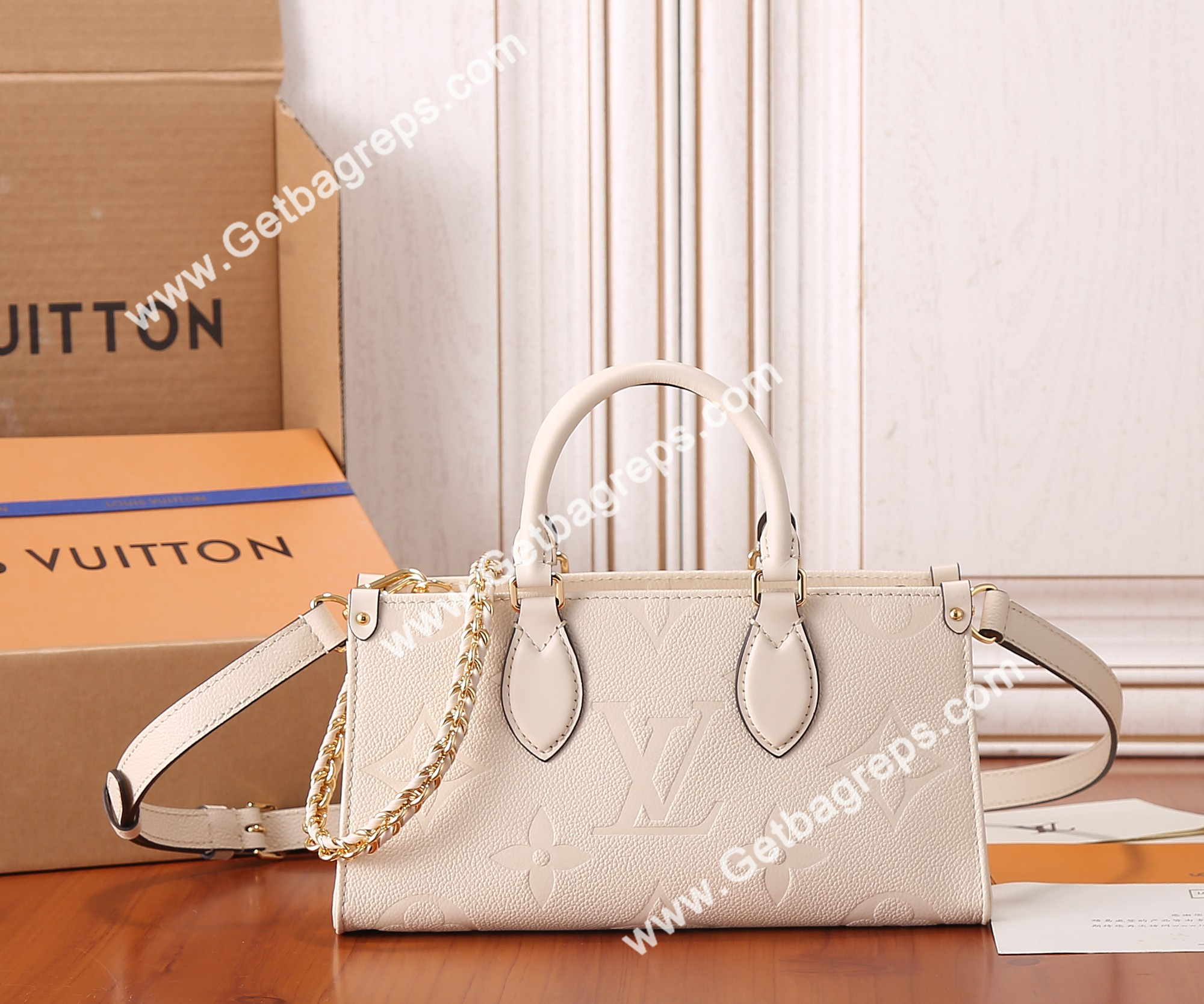 Louis Vuitton M23698 OnTheGo East West Embossed Grained Cowhide Leather White
