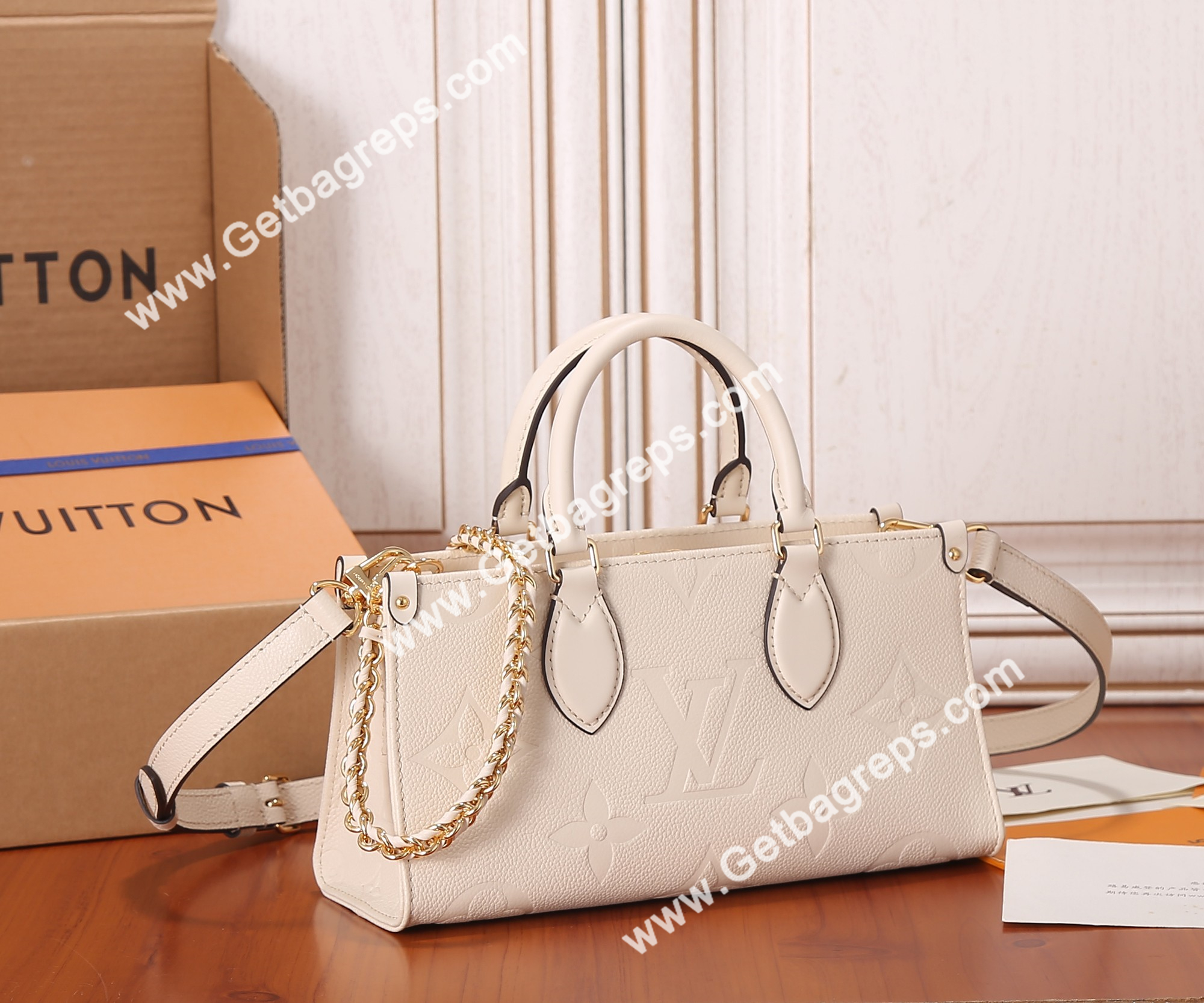 Louis Vuitton M23698 OnTheGo East West Embossed Grained Cowhide Leather White