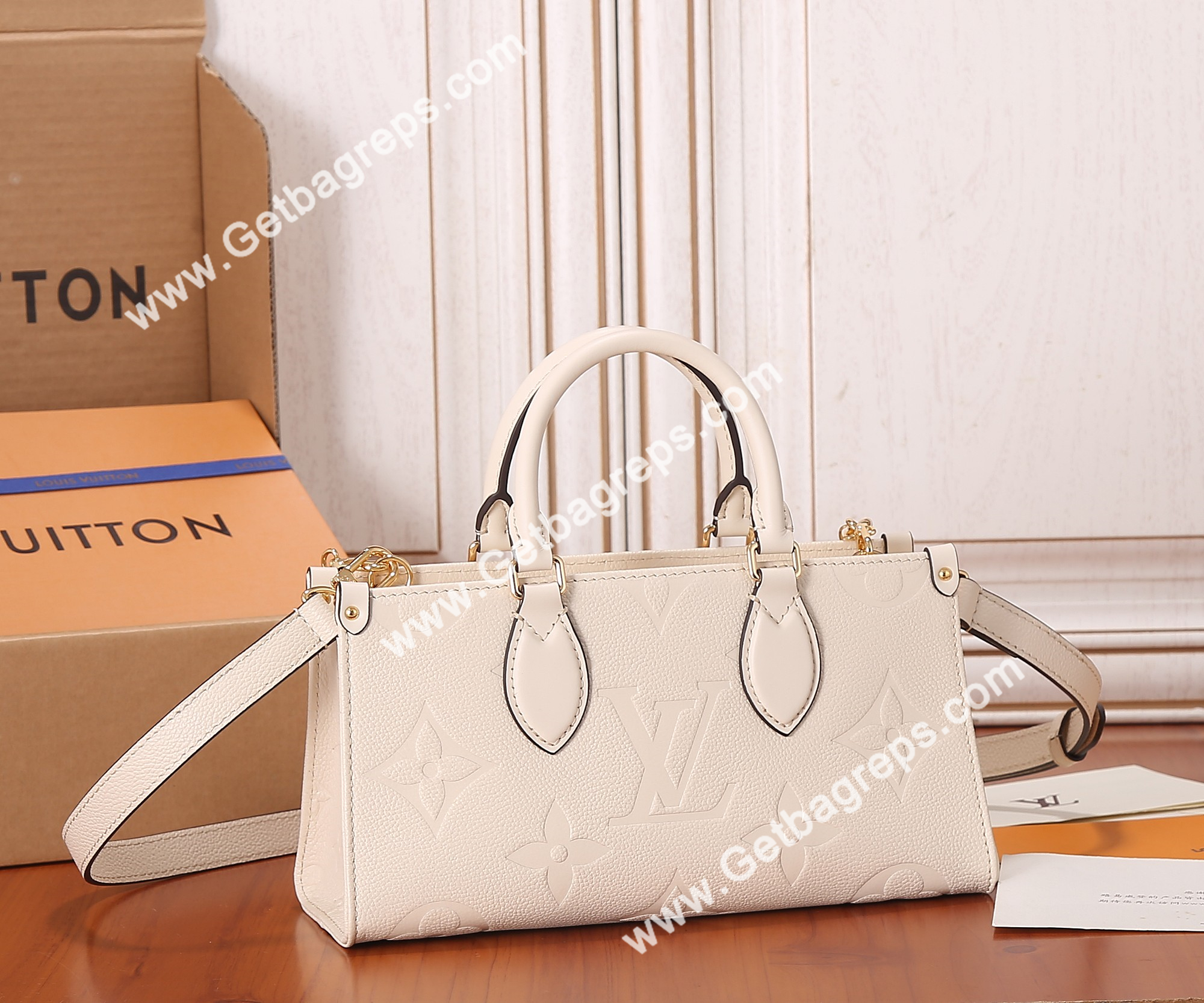 Louis Vuitton M23698 OnTheGo East West Embossed Grained Cowhide Leather White