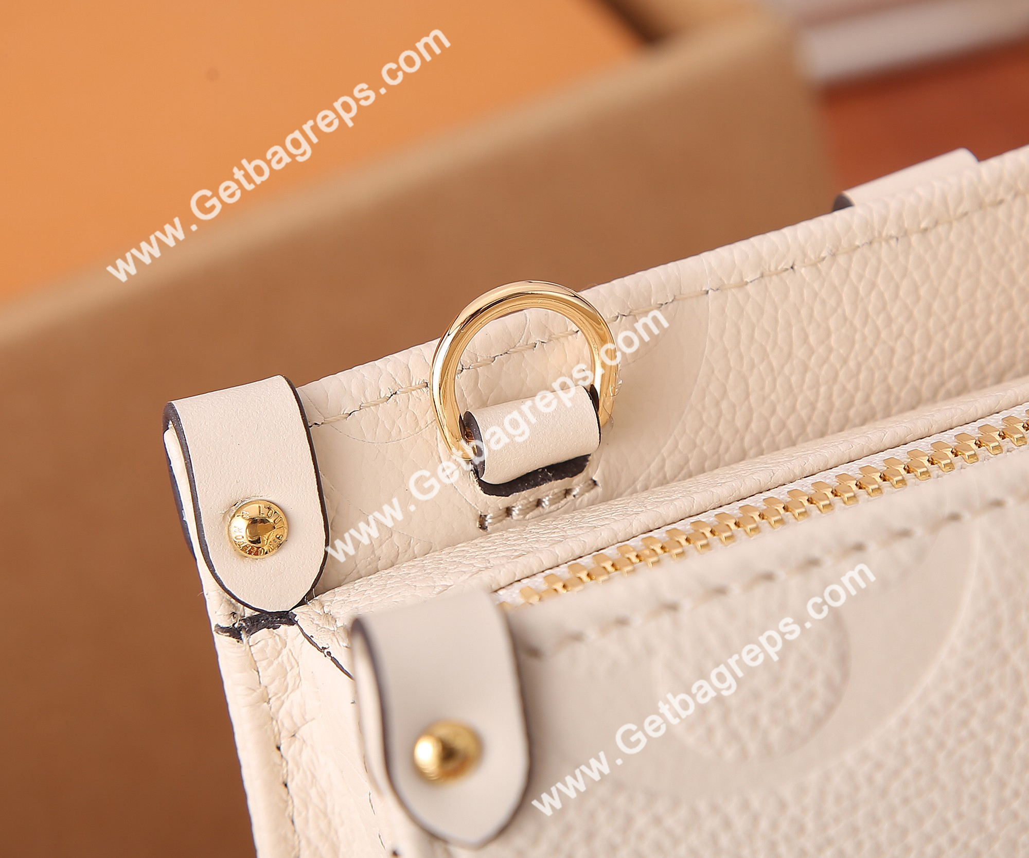Louis Vuitton M23698 OnTheGo East West Embossed Grained Cowhide Leather White