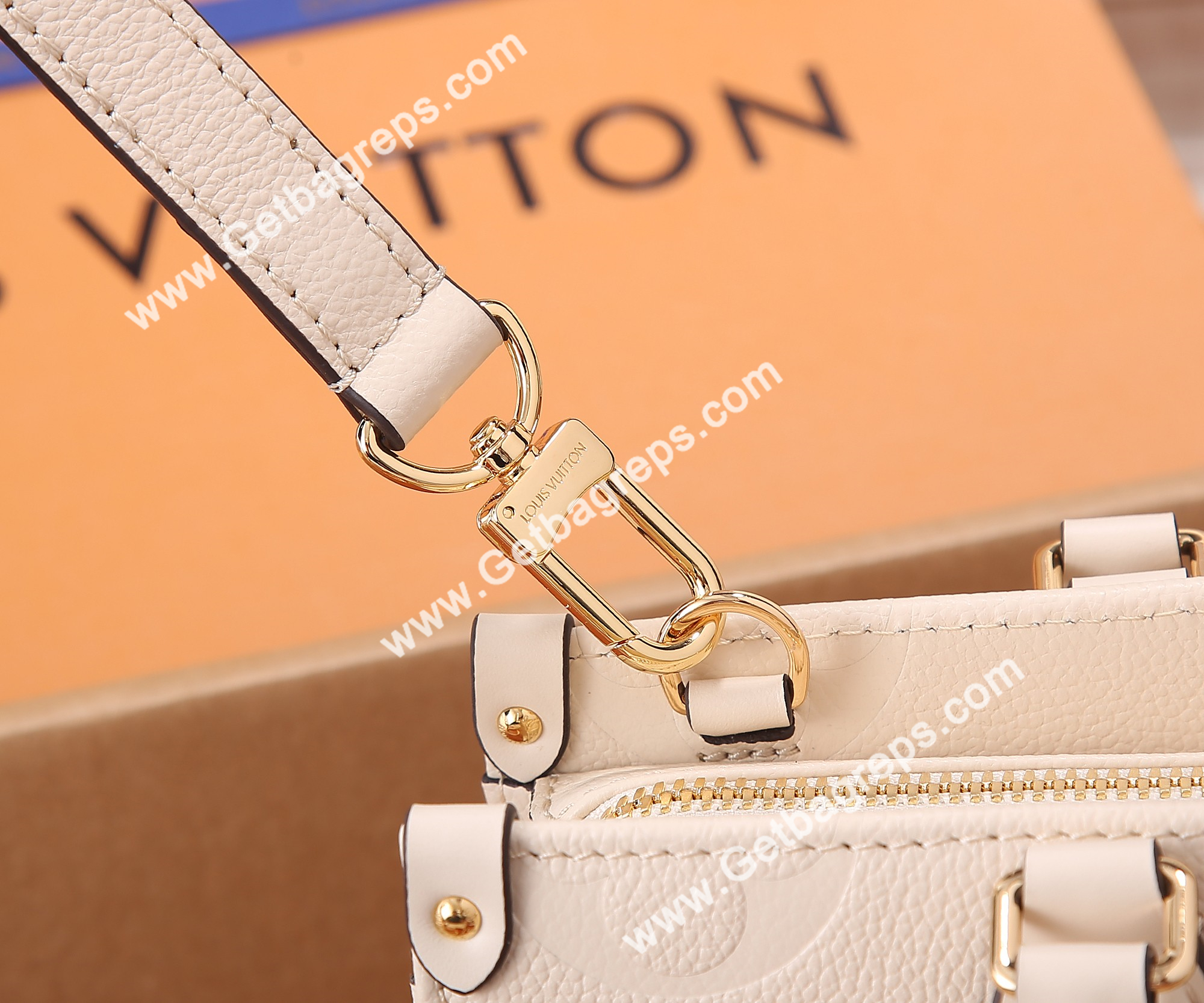 Louis Vuitton M23698 OnTheGo East West Embossed Grained Cowhide Leather White