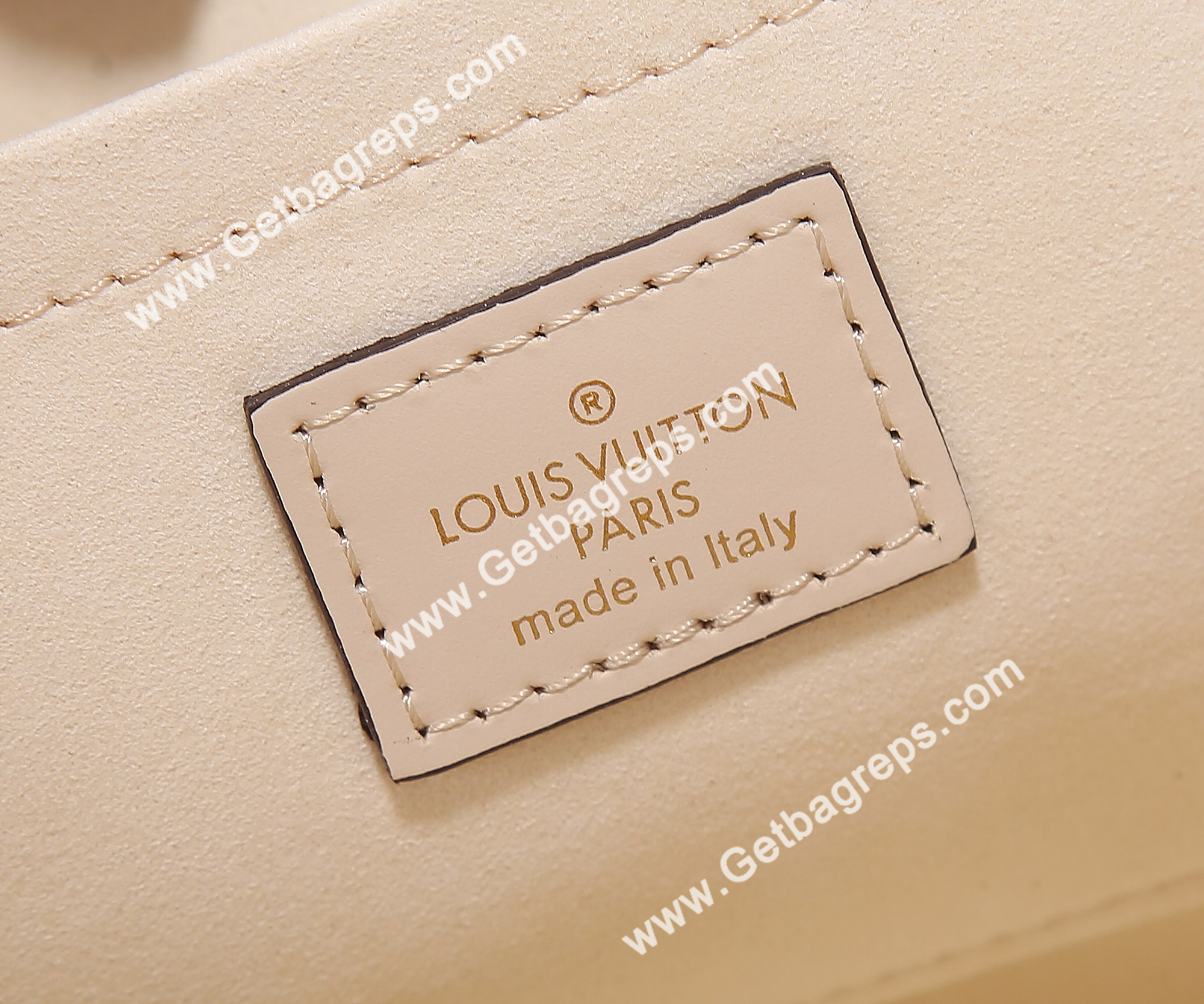 Louis Vuitton M23698 OnTheGo East West Embossed Grained Cowhide Leather White