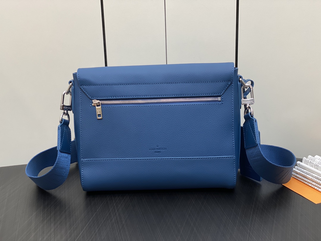 Louis Vuitton M23709 Men Takeoff Messenger Cowhide leather Blue