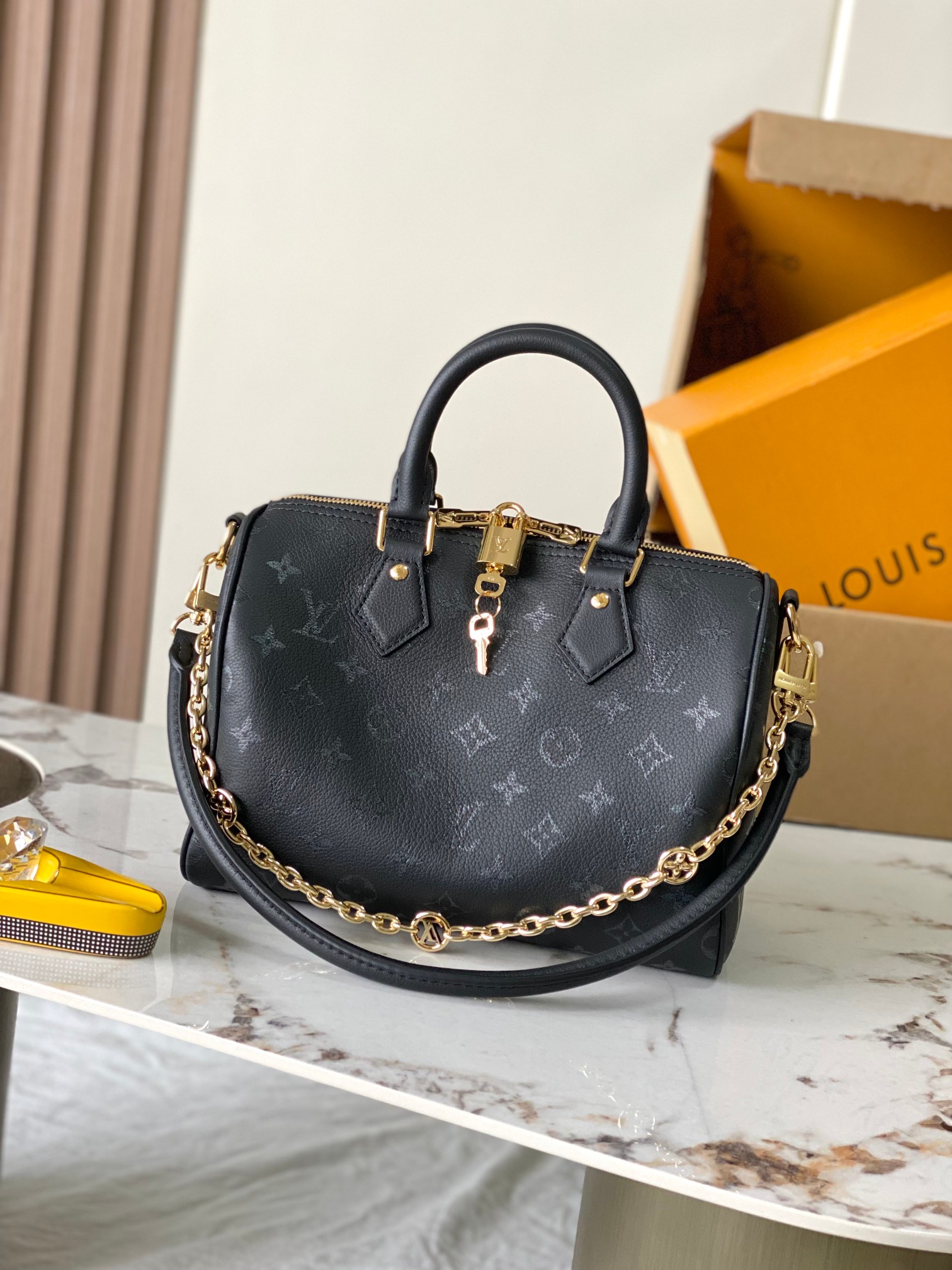 Louis Vuitton M26486 Speedy Bandouliere 25 Black