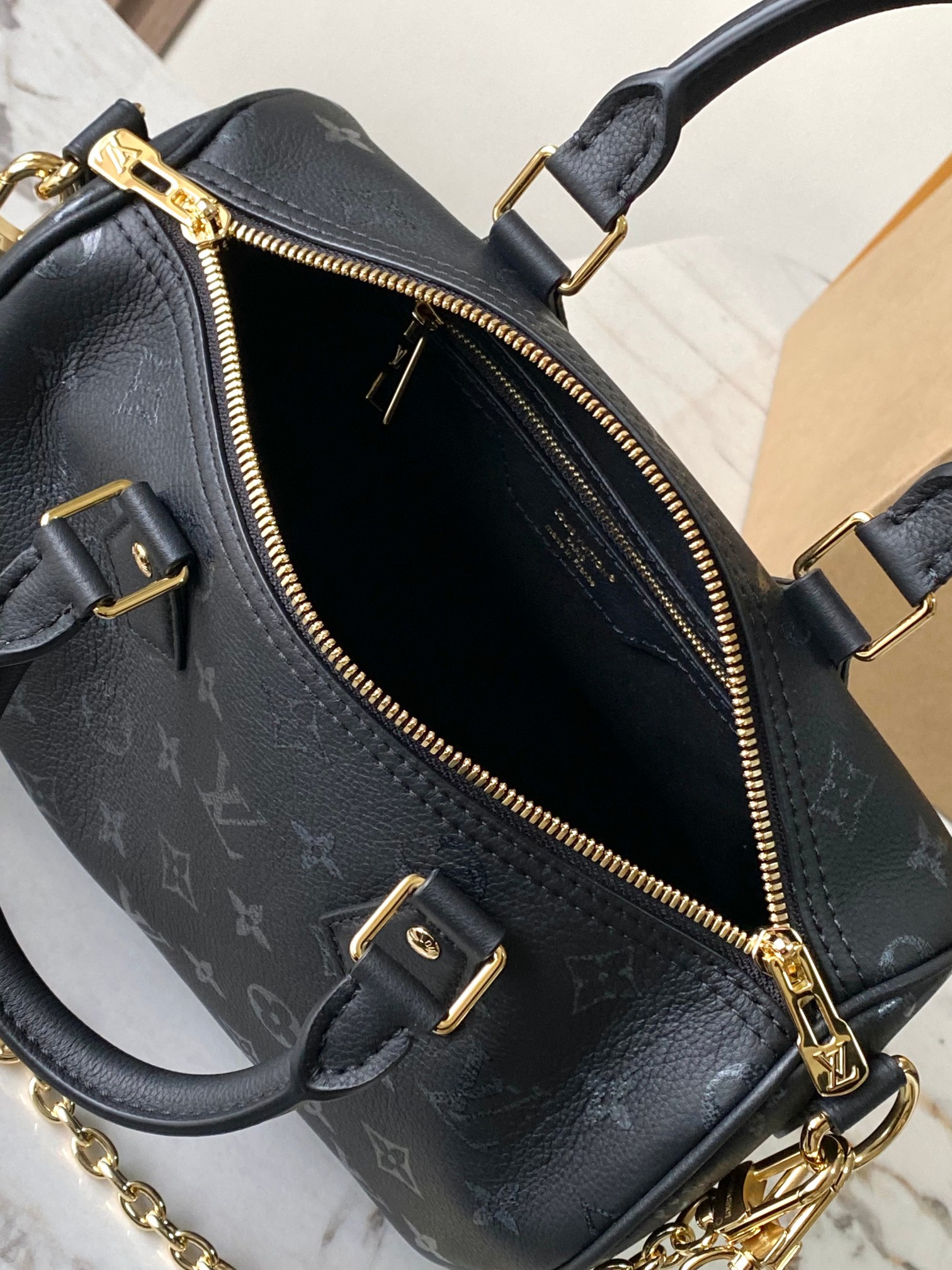 Louis Vuitton M26486 Speedy Bandouliere 25 Black