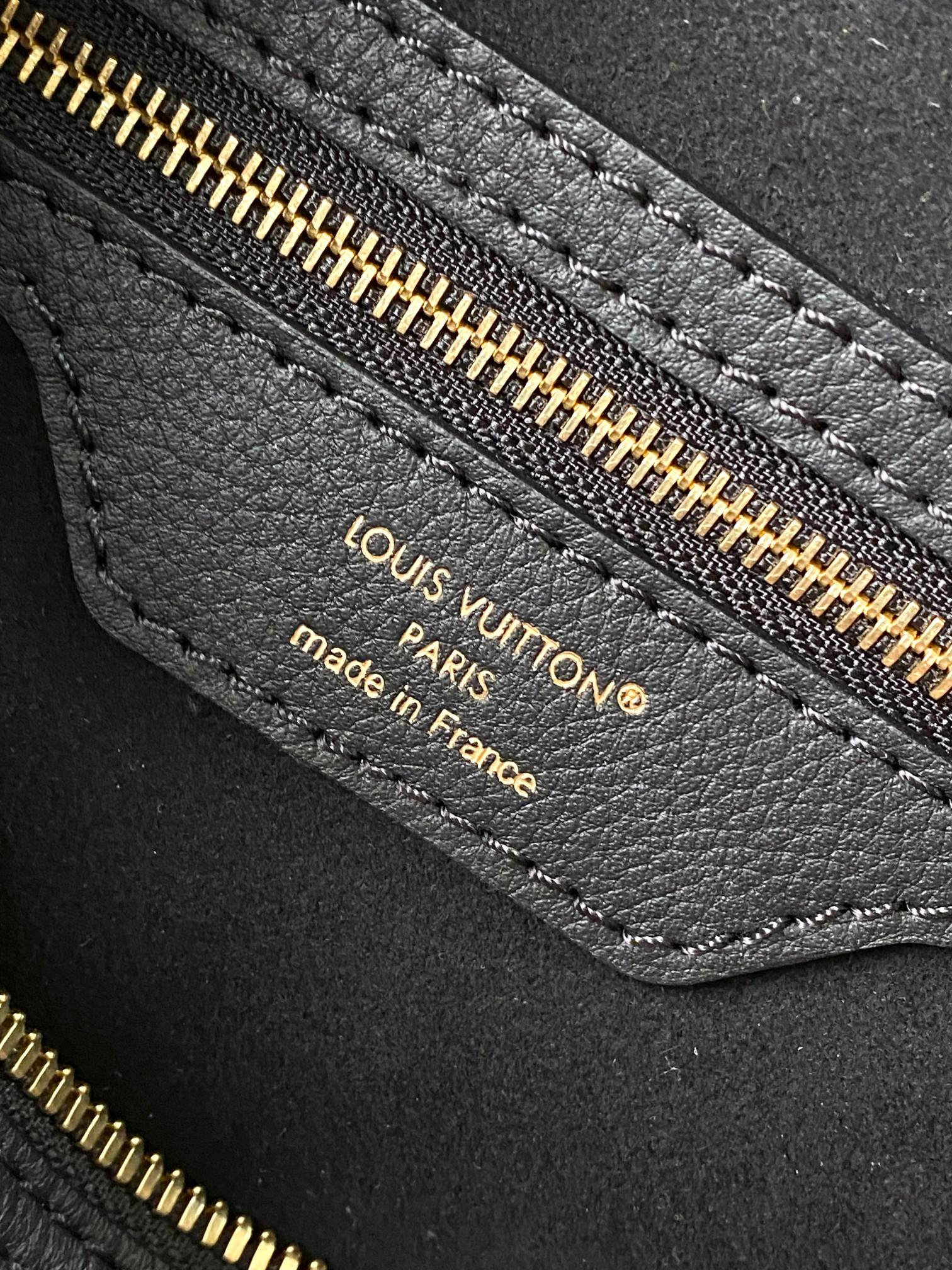 Louis Vuitton M26486 Speedy Bandouliere 25 Black