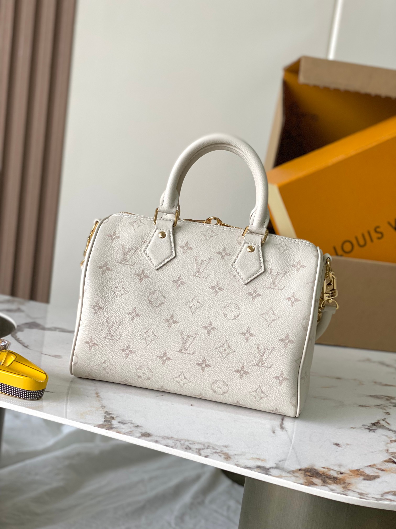 Louis Vuitton M26690 Speedy Bandouliere 25 White