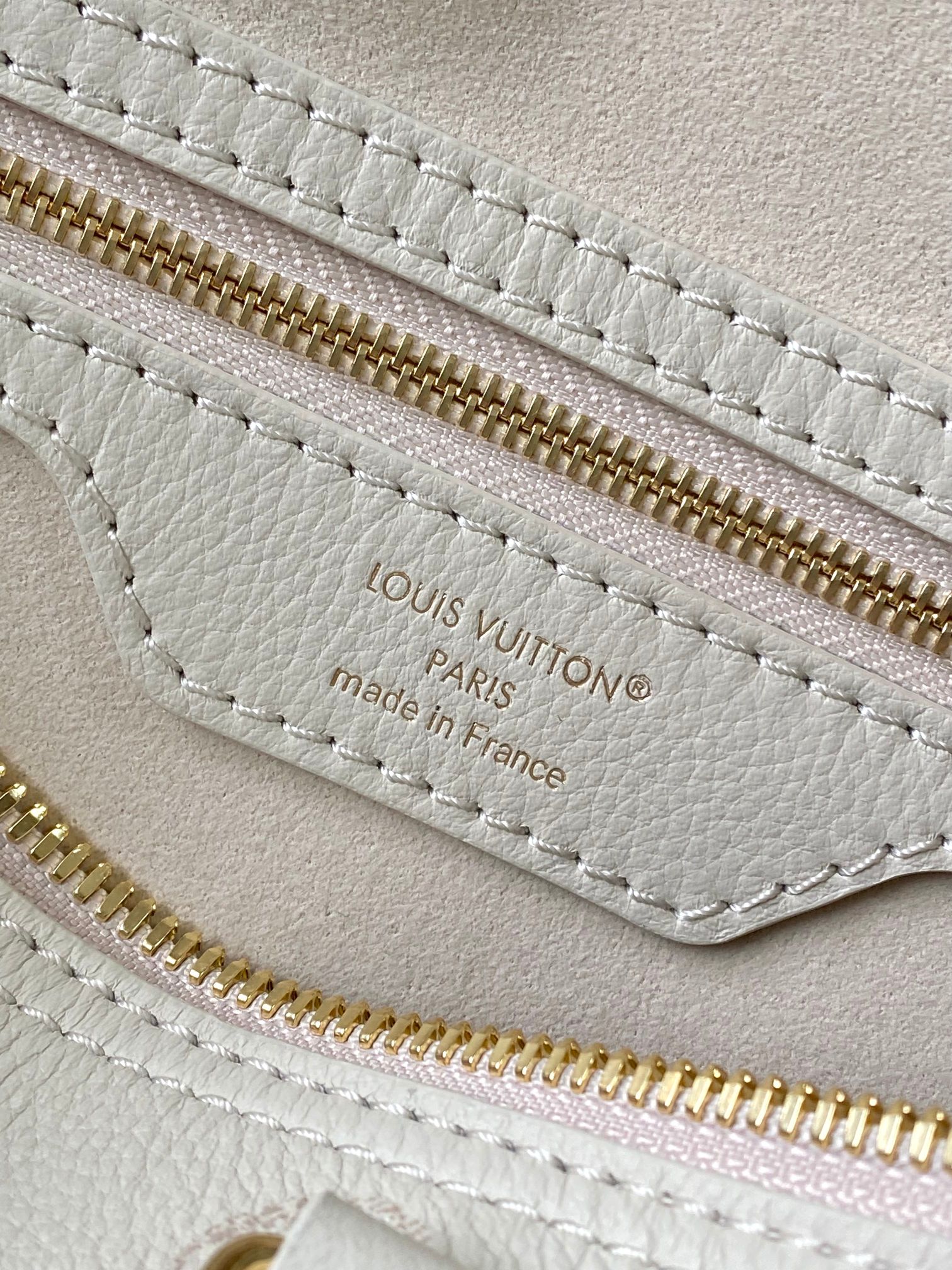 Louis Vuitton M26690 Speedy Bandouliere 25 White