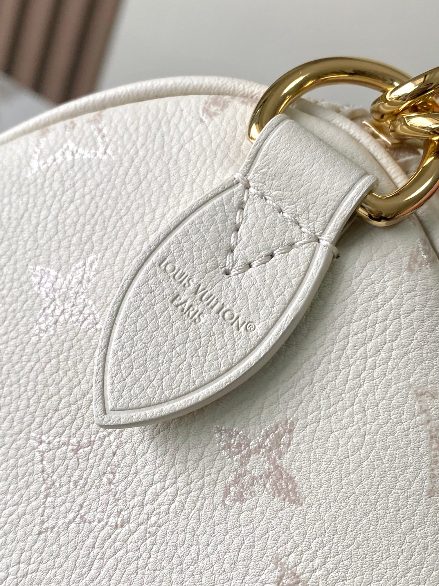 Louis Vuitton M26690 Speedy Bandouliere 25 White