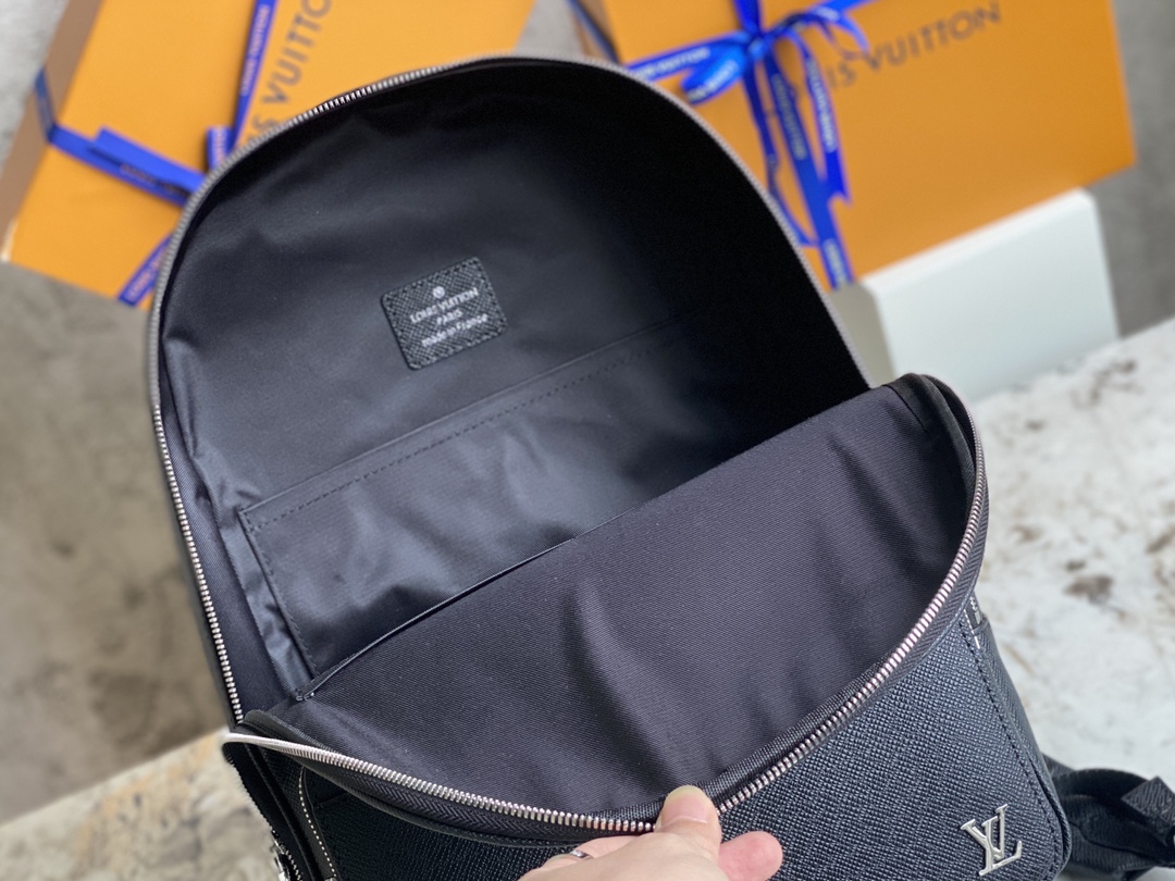 Louis Vuitton M30258 Backpack Taiga cowhide leather