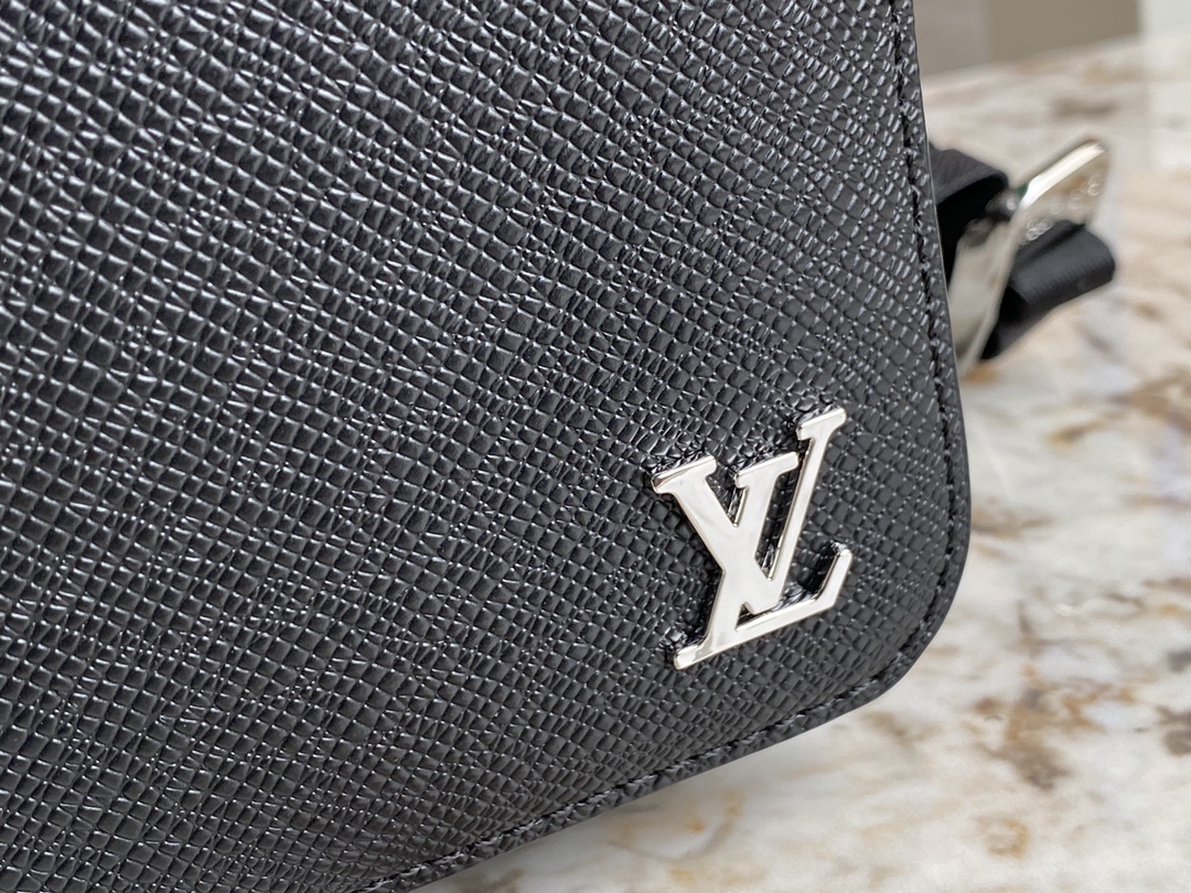 Louis Vuitton M30258 Backpack Taiga cowhide leather