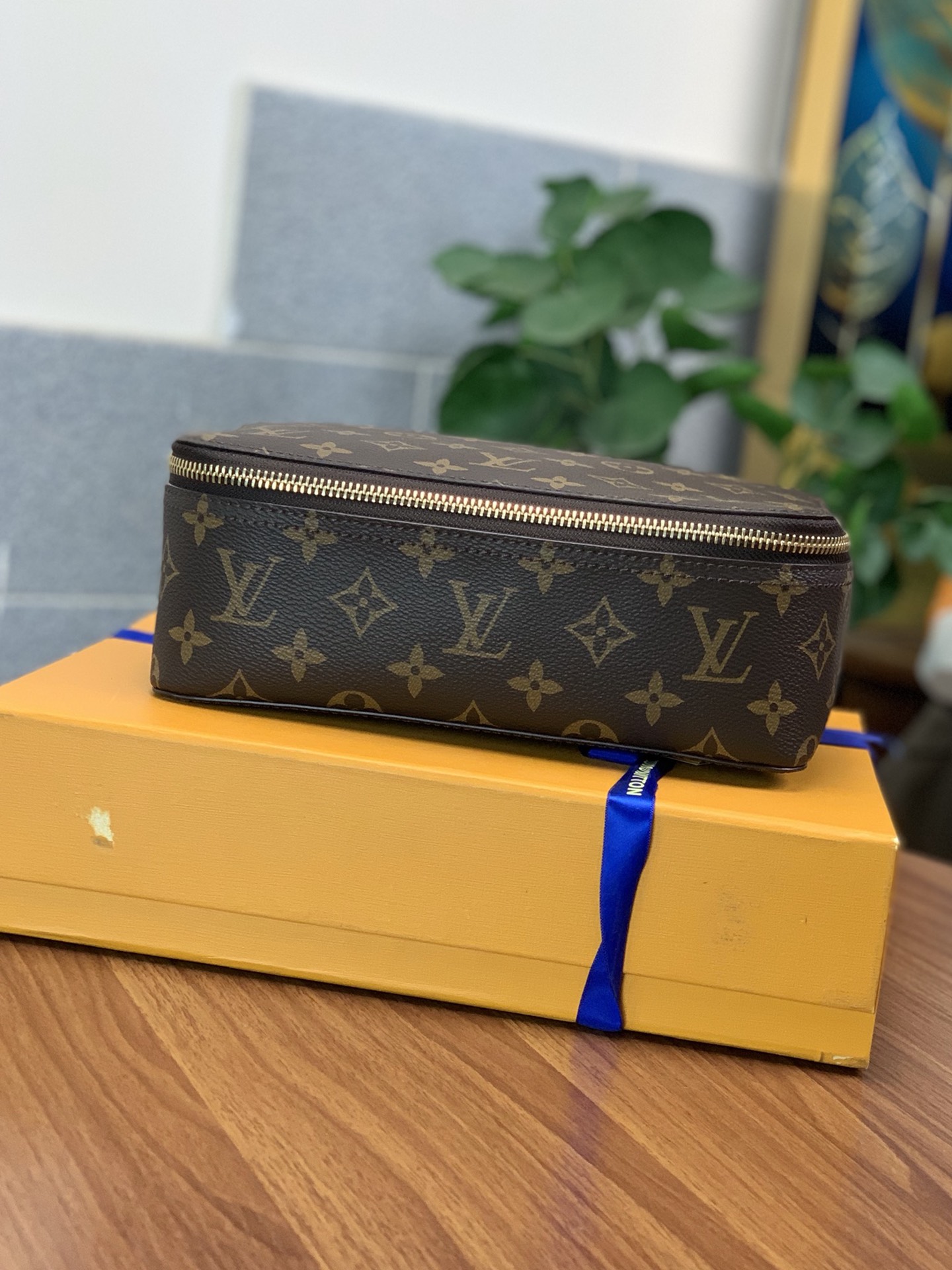 Louis Vuitton M43689 Packing Cube MM Monogram coated canvas exterior