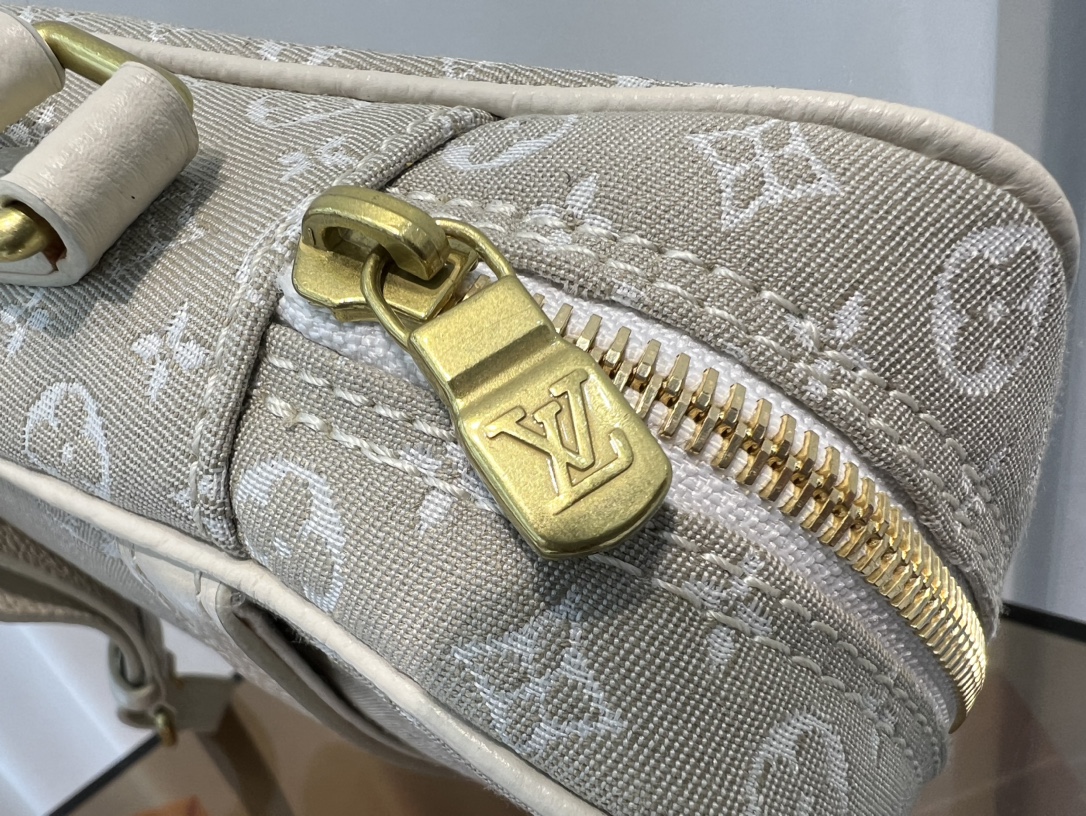 Louis Vuitton M45266 Men Shoulder Bag Beige