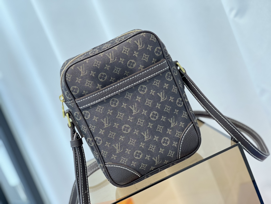 Louis Vuitton M45266 Men Shoulder Bag Gary