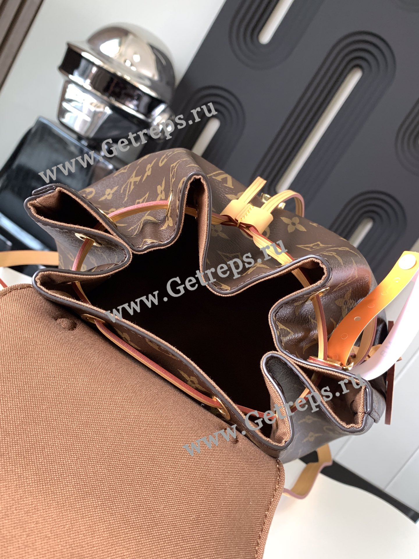 Louis Vuitton M45515 Montsouris PM Monogram Canvas Brown