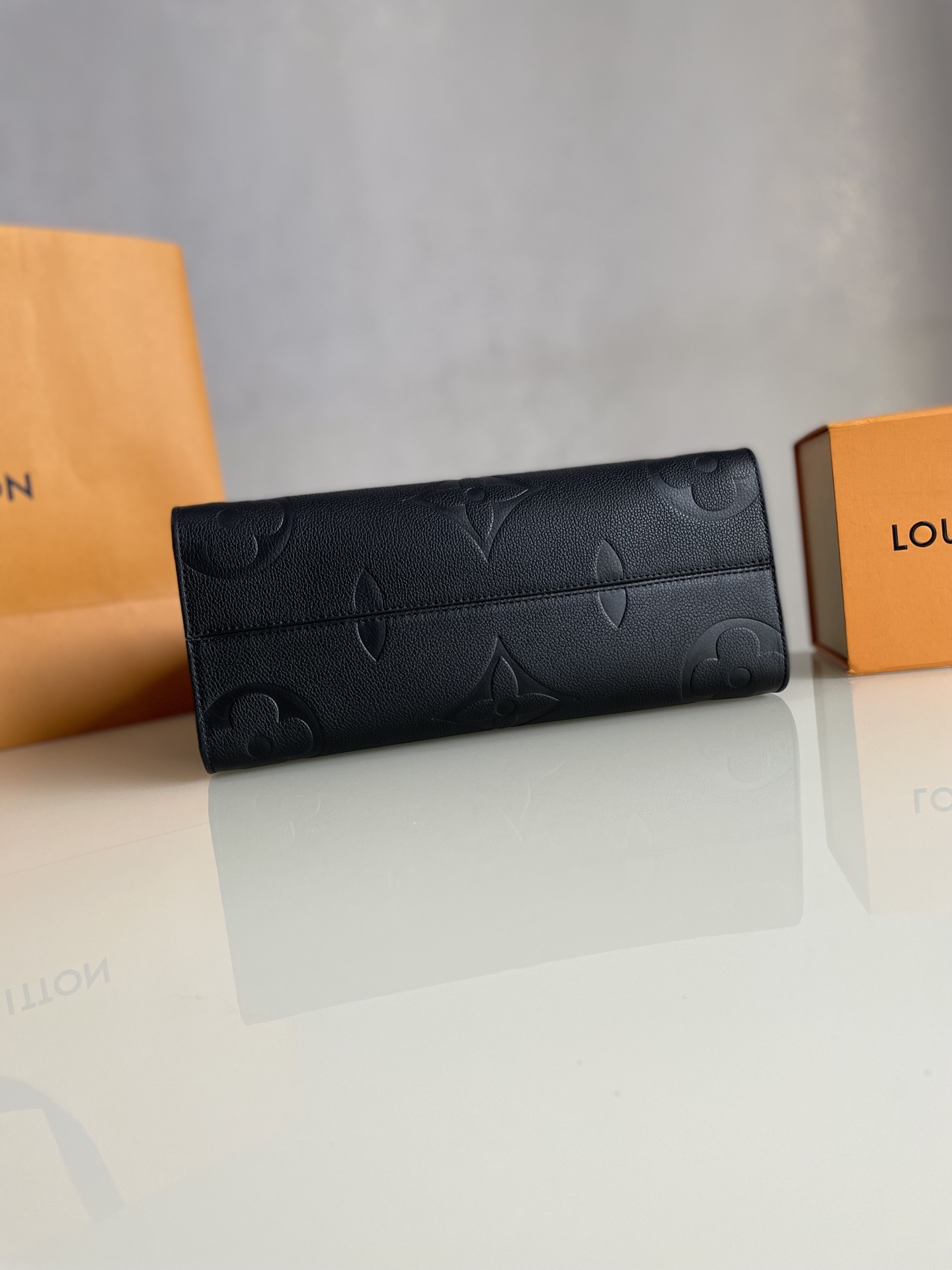 Louis Vuitton M45595 Embossed Grained Cowhide Leather Black