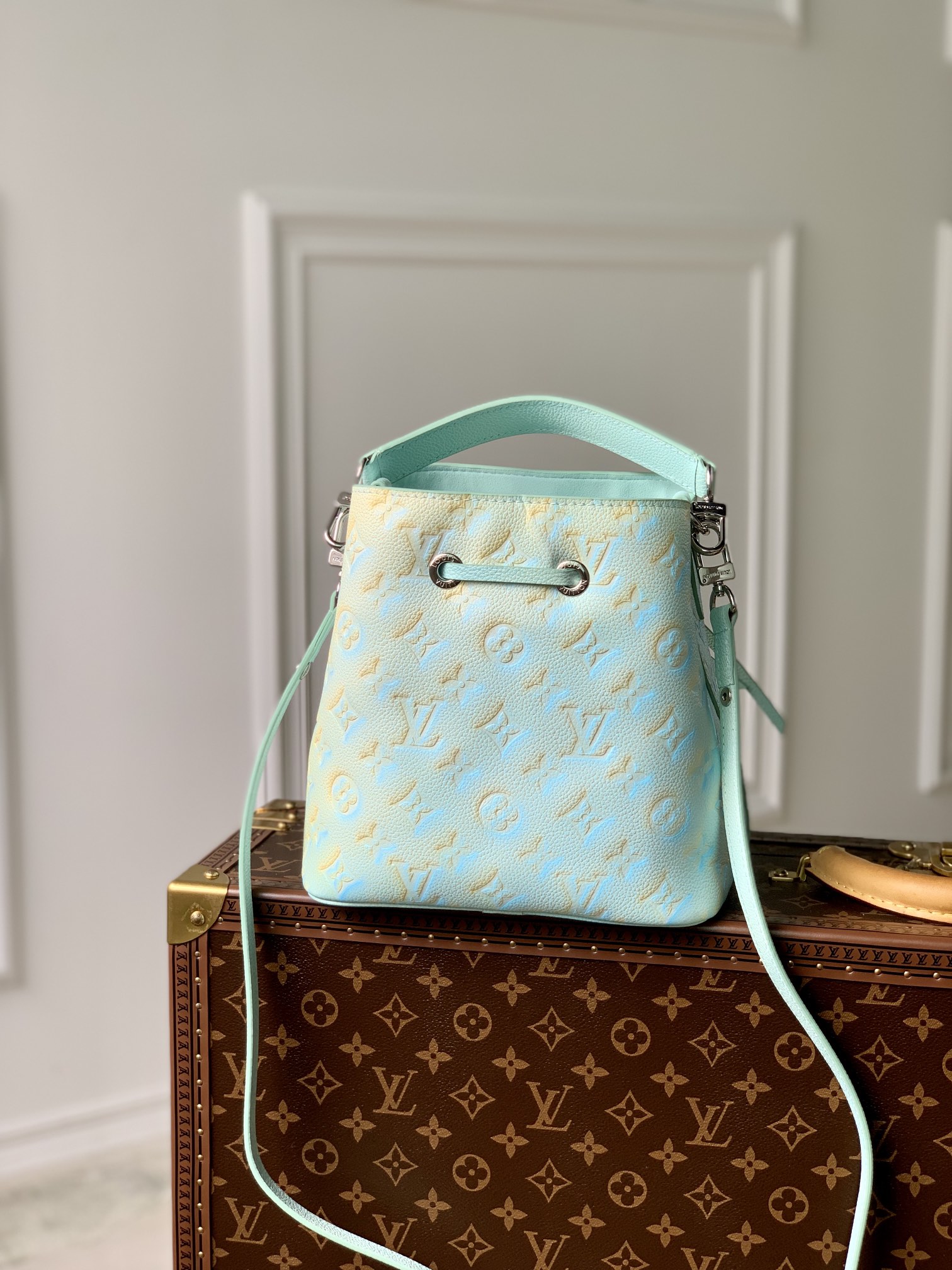 Louis Vuitton M46174 NeoNoe BB Sprayed and Embossed Grained Cowhide Leather Blue