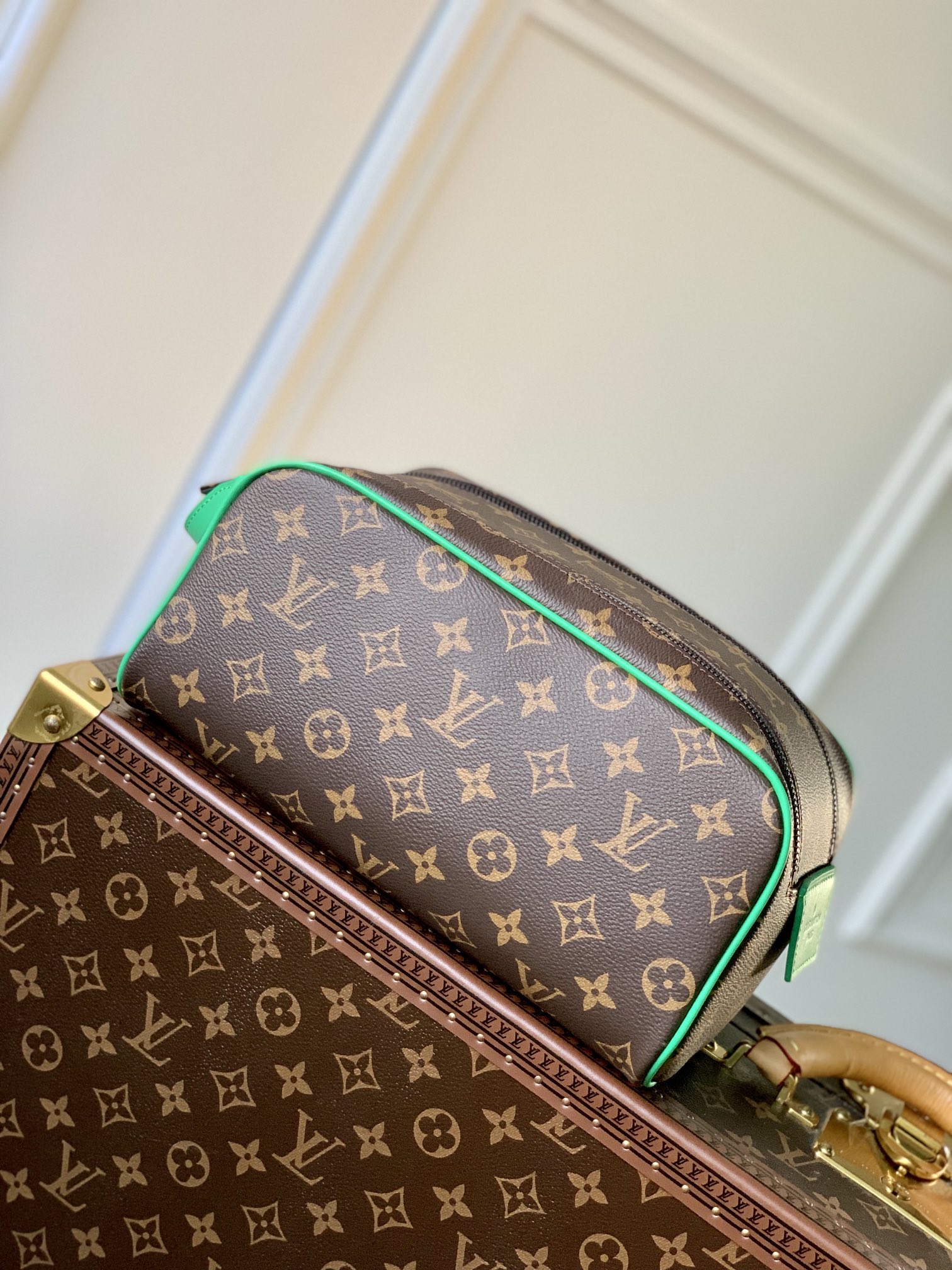 Louis Vuitton M46253 Dopp Kit Toilet Pouch Monogram Macassar coated canvas and Minty Green cowhide leather