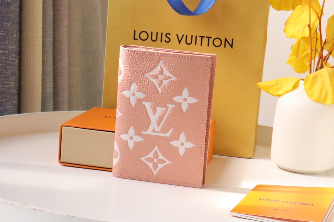 Louis Vuitton M46290 Passport Cover Embossed Supple Grained Cowhide Leather Rose