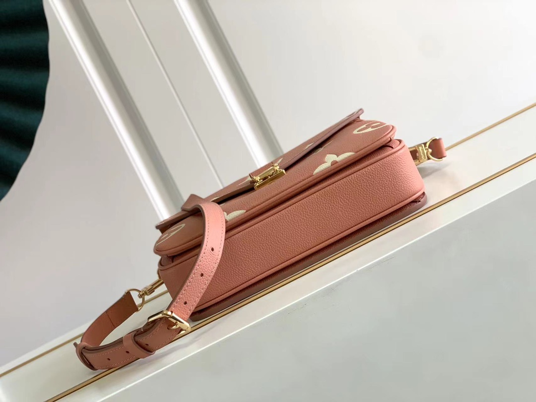 Louis Vuitton M46302 Pochette Metis Embossed Grained cowhide Leather Trianon Pink and Cream