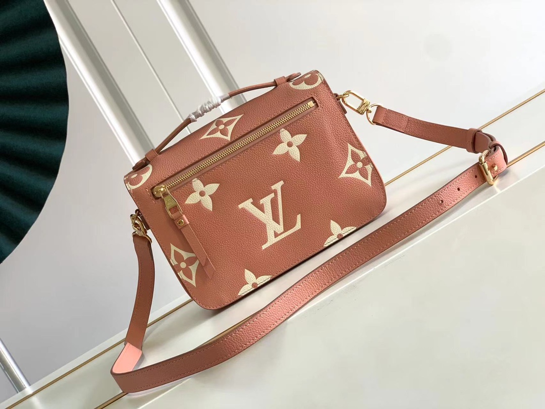 Louis Vuitton M46302 Pochette Metis Embossed Grained cowhide Leather Trianon Pink and Cream