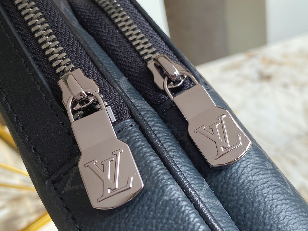 Louis Vuitton M46327-1 Avenue Slingbag