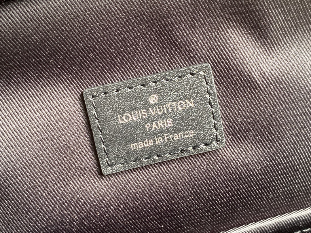 Louis Vuitton M46327-1 Avenue Slingbag