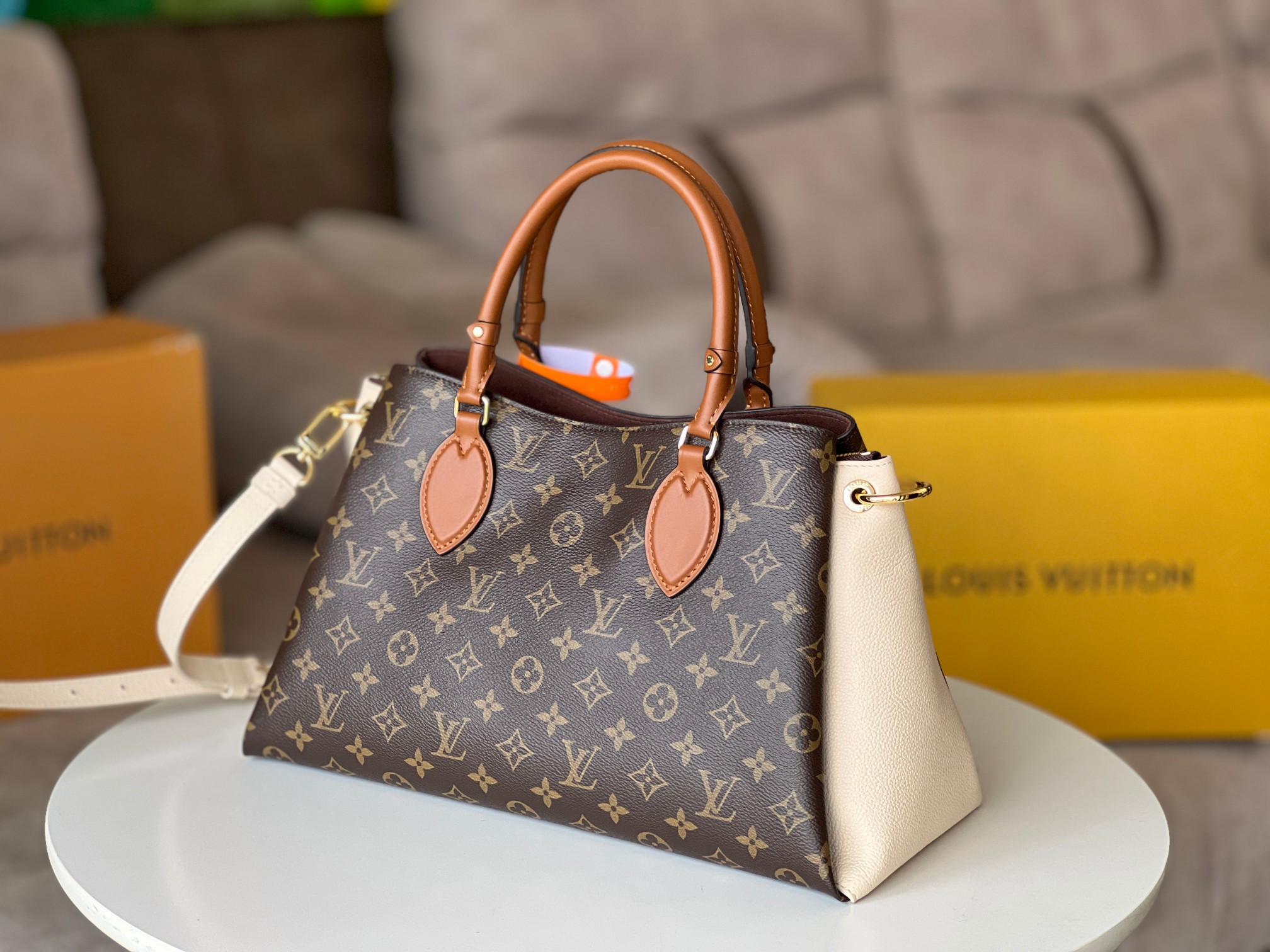 Louis Vuitton M46478 Opera MM Monogram Coated Canvas and Cowhide Leather Cream