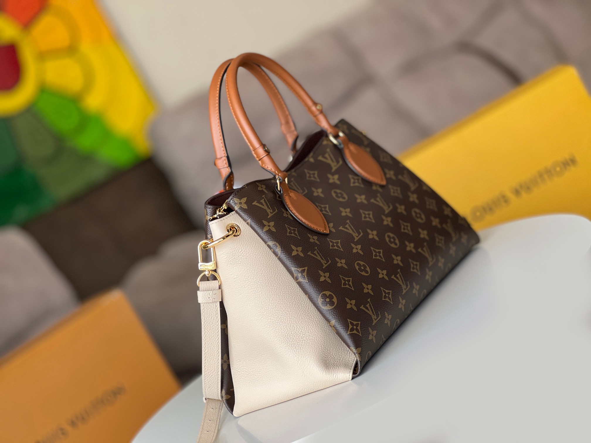 Louis Vuitton M46478 Opera MM Monogram Coated Canvas and Cowhide Leather Cream